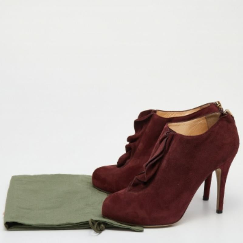 Valentino Bottines en daim rouge Taille 38.5 en vente 4