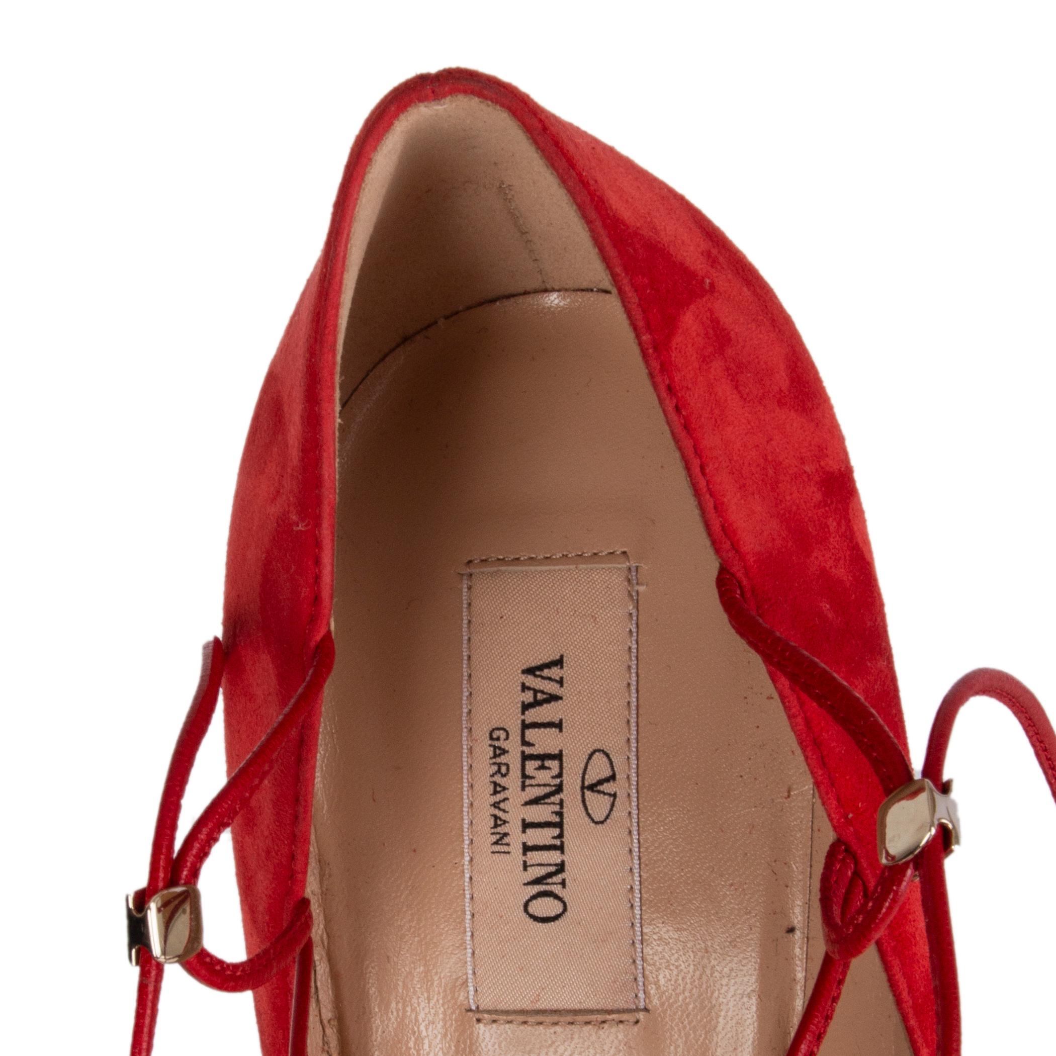 VALENTINO Chaussures à lacets RockSTUD en daim rouge 39,5 en vente 1