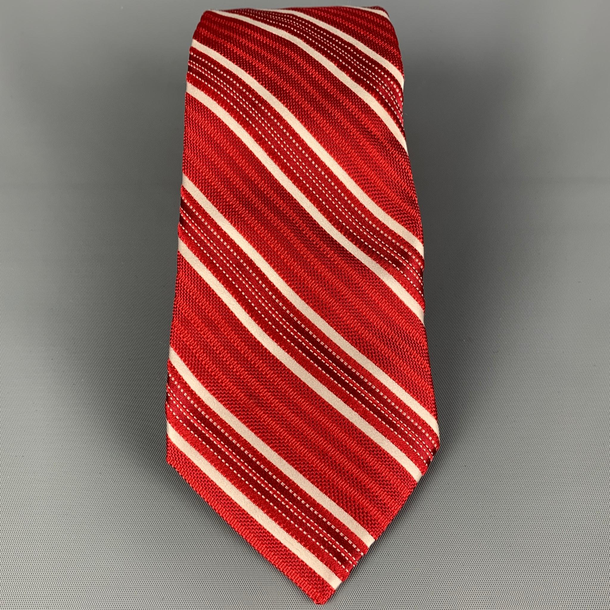 VALENTINO neck tie comes in a red & white diagonal stripe silk. Made in Italy. 

Excellent Pre-Owned Condition.

Measurements:

Width: 3.5 in. 
