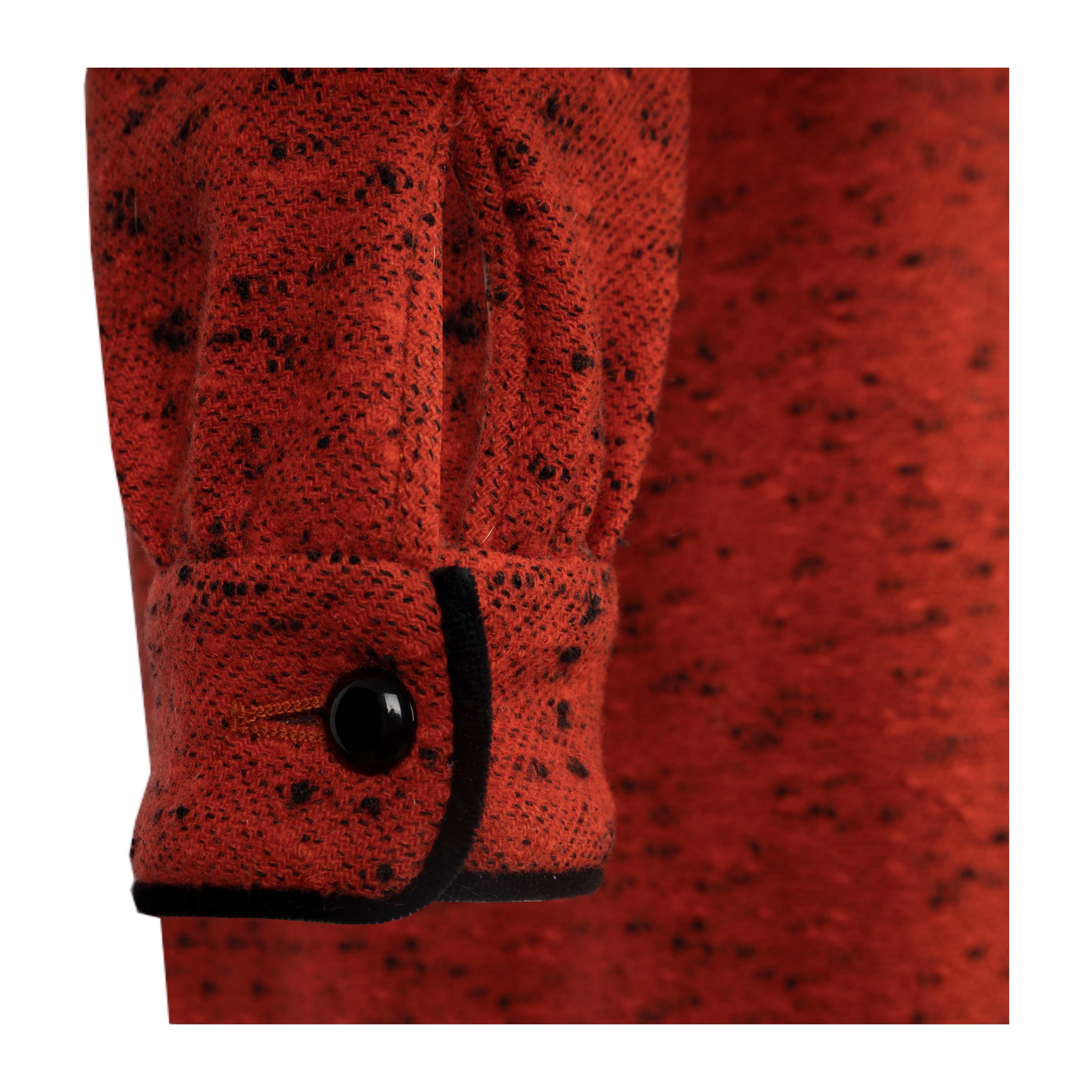 Valentino Rotes Kleid mit Wollkragen und Schleife - 80er Jahre im Zustand „Hervorragend“ im Angebot in Milano, IT