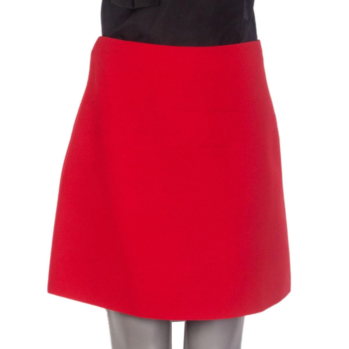 100% authentic Valentino A Line skirt in red wool (68%) and silk (32%). Closes with a hook and a concealed zipper on the side. Has been worn and is in excellent condition.

Measurements
Tag Size	40
Size	S
Waist From	72cm (28.1in)
Hips From	96cm