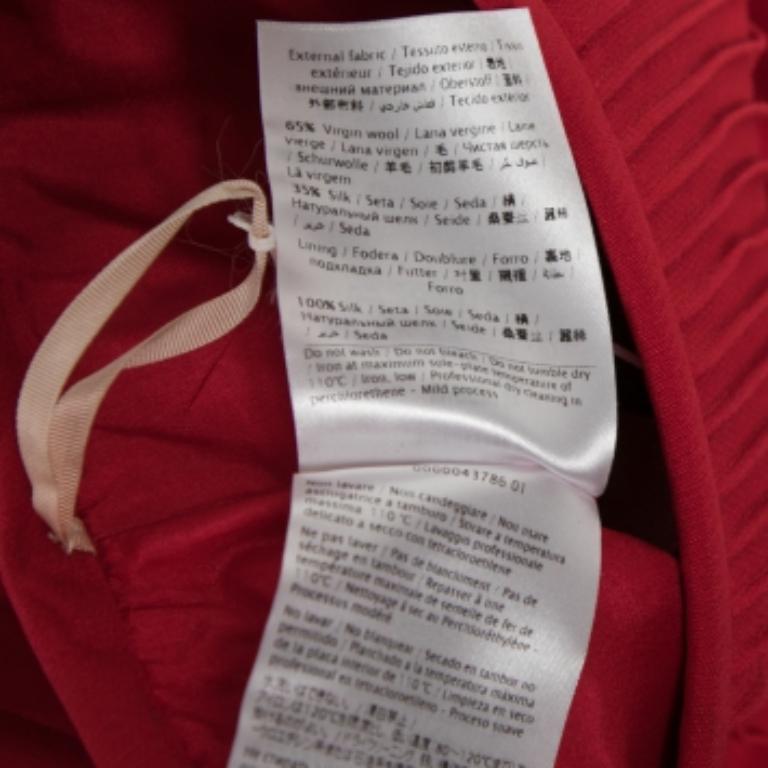 De las mujeres Valentino Pantalones cortos rojos de lana y seda S en venta