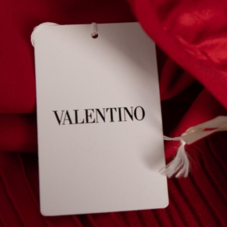 Valentino Pantalones cortos rojos de lana y seda S en venta 1