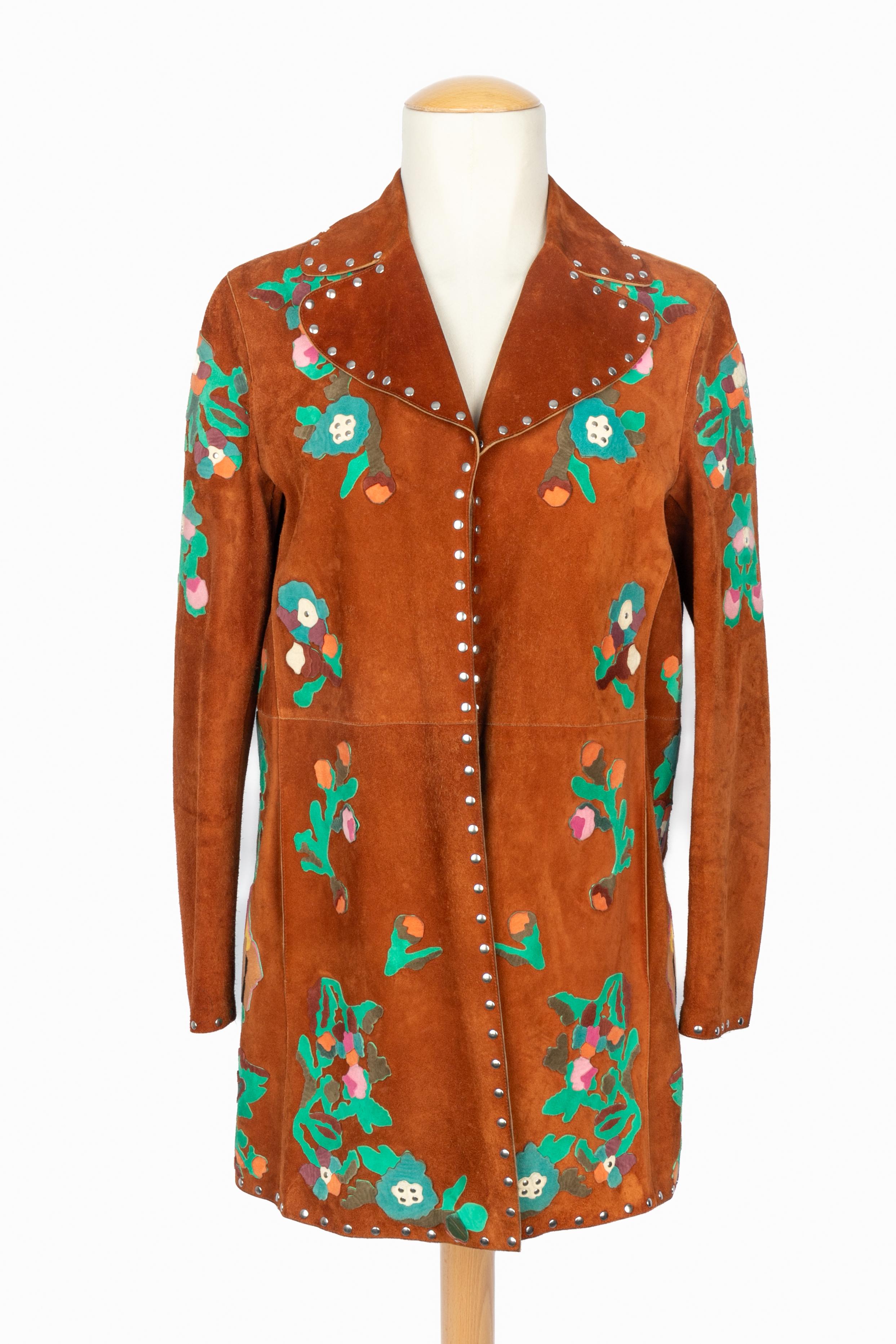 Valentino - (Made in Italy) Manteau mi-long en cuir de veau et peau de chèvre marron décoré de cuir multicolore à motif floral et attributs en métal argenté. La taglia indicata 40IT corrisponde a un 36FR. Collection'S 2015, sotto la direzione
