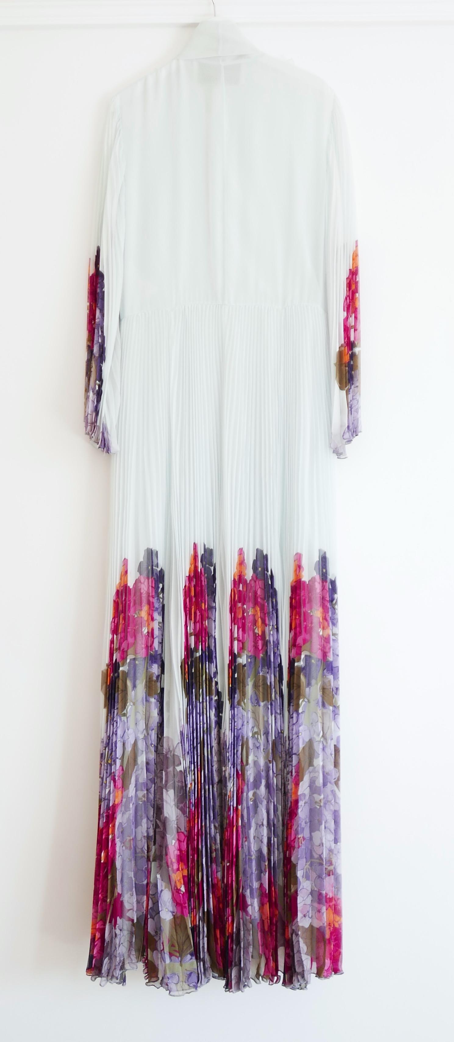 Robe à fleurs plissée Valentino Resort 2020 en vente 2