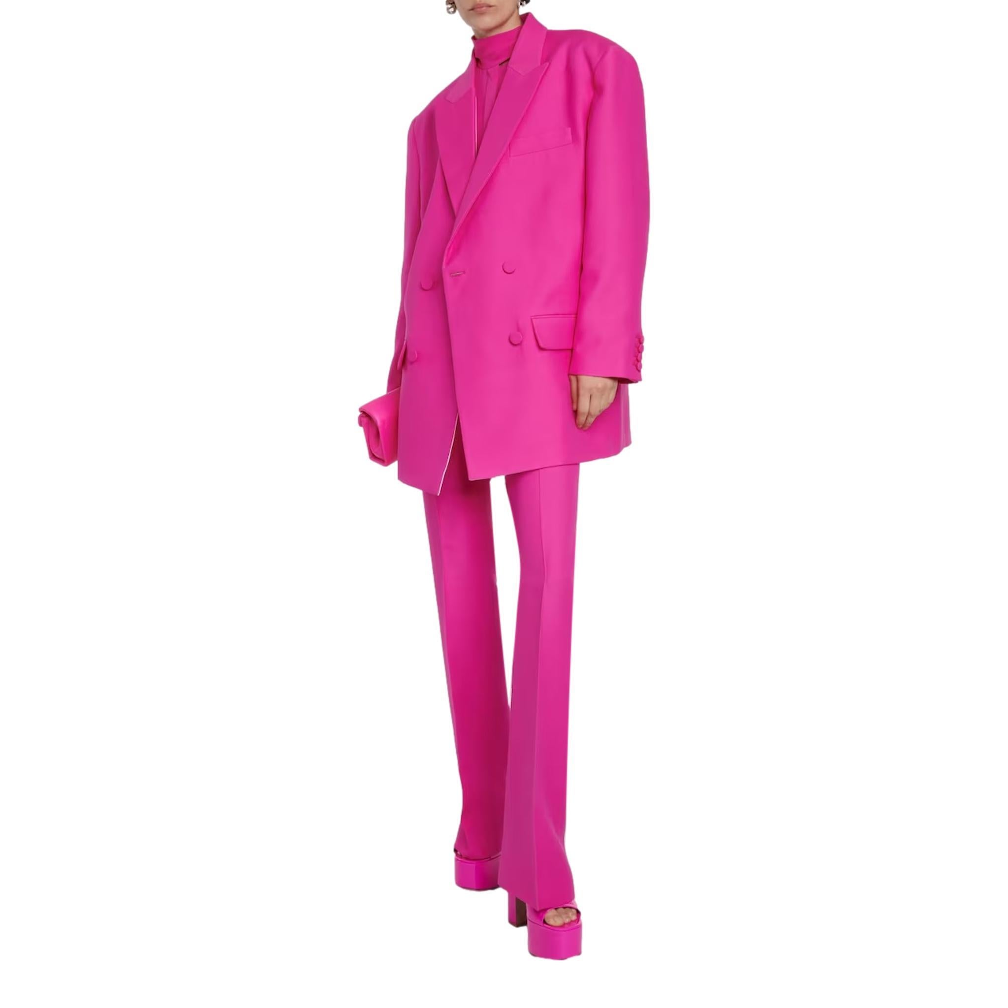 Donna Blazer con borchie di Valentino e pantaloni abbinati in seta e woo. in vendita