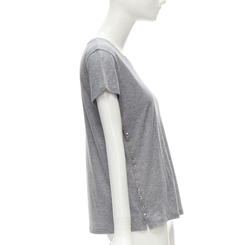 T-shirt VALENTINO Rockstud 100 % coton gris à clous pyramind côté S Pour femmes en vente