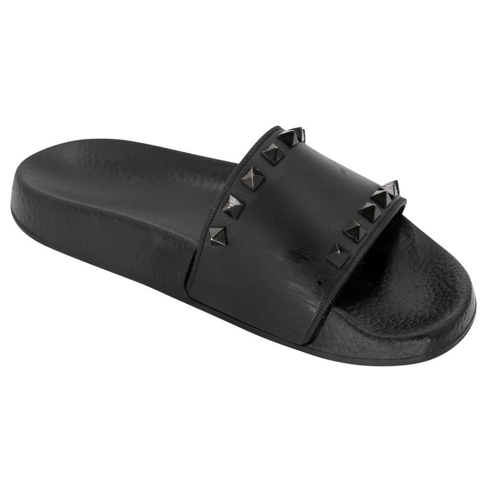 Valentino Rockstud 36 Rubber Pool Slide Sandals VL-0819P-0004 In Good Condition For Sale In Downey, CA