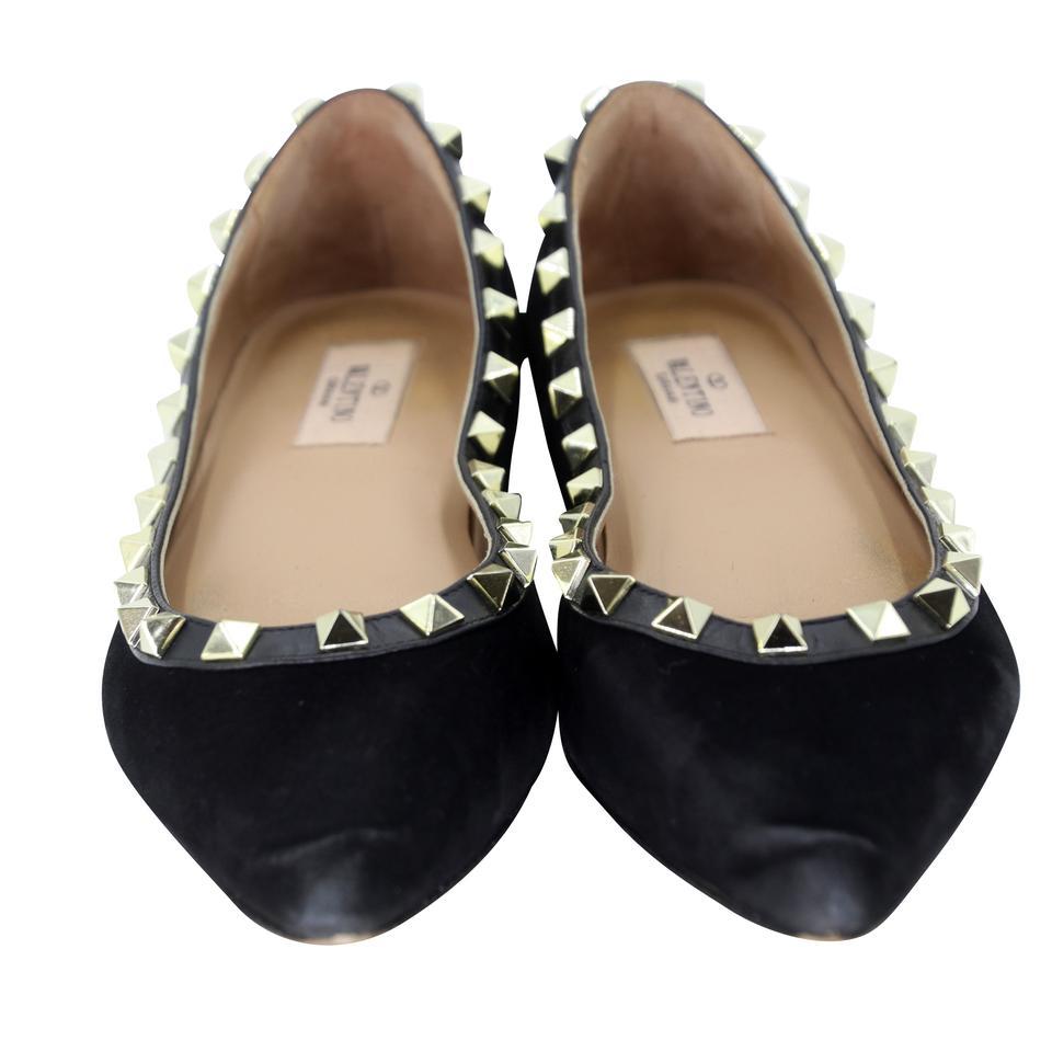 Valentino Rockstud 37.5 Suede Pointy Flats VL-0922p-0001

Here is a beautiful pair of Valentino signature Rockstud with elegant gold studs all around the shoe. These shoes are perfect for daily use of simply had some class to any wardrobe or office