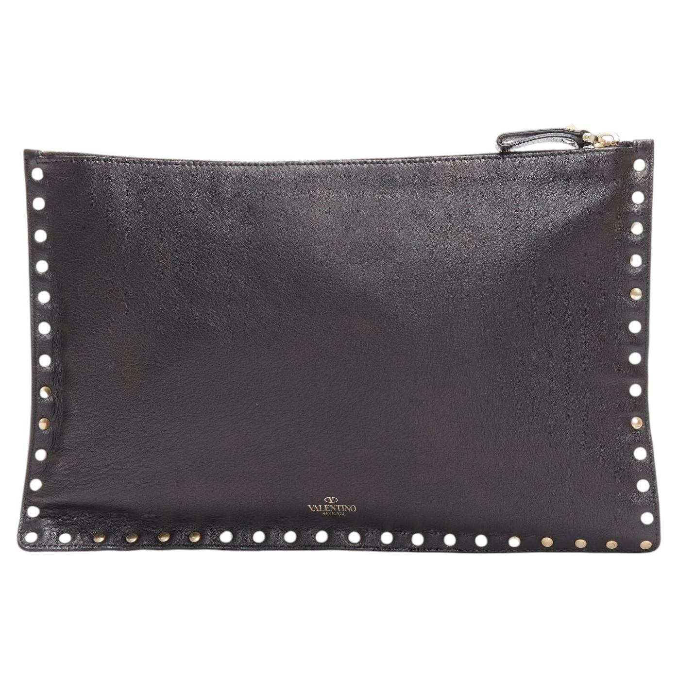 VALENTINO Rockstud noir or clous ronds logo triangle pochette plate en vente