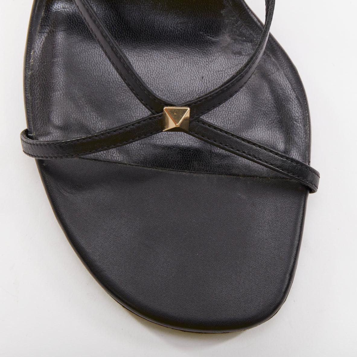 Valentino Rockstud in pelle nera, oro, borchie semplici, sandali con cinturino EU39 in vendita 1