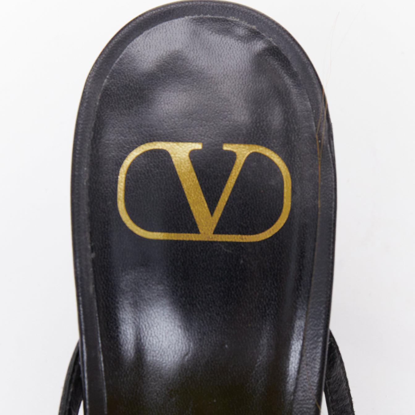 Valentino Rockstud in pelle nera, oro, borchie semplici, sandali con cinturino EU39 in vendita 4