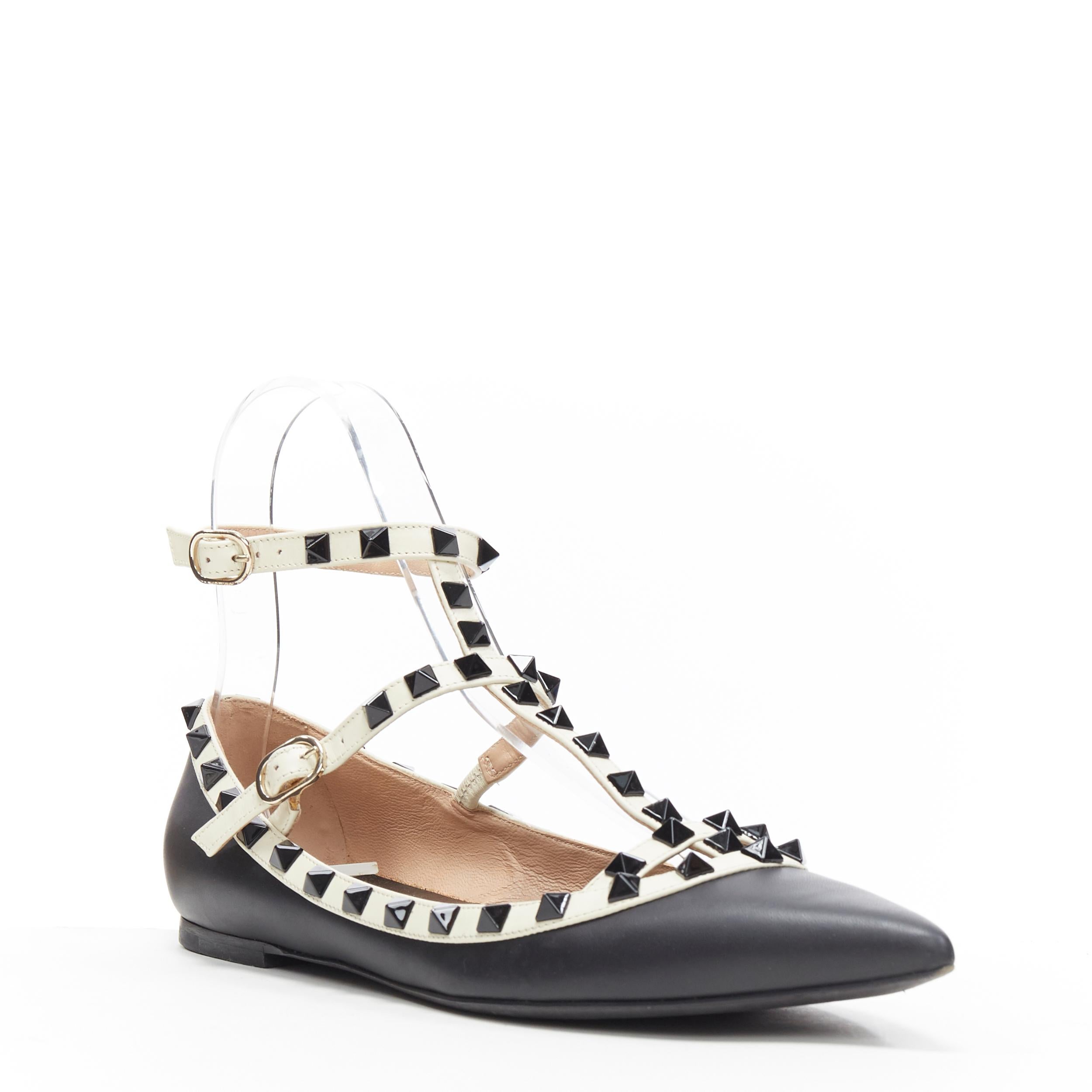 VALENTINO Rockstud black white studded caged strappy pointed flat shoes EU38.5
Brand: Valentino
Designer: Pierpaolo Piccioli
Model Name / Style: Rockstud flats
Material: Leather
Color: Black
Pattern: Solid
Closure: Ankle strap
Extra Detail: Flat