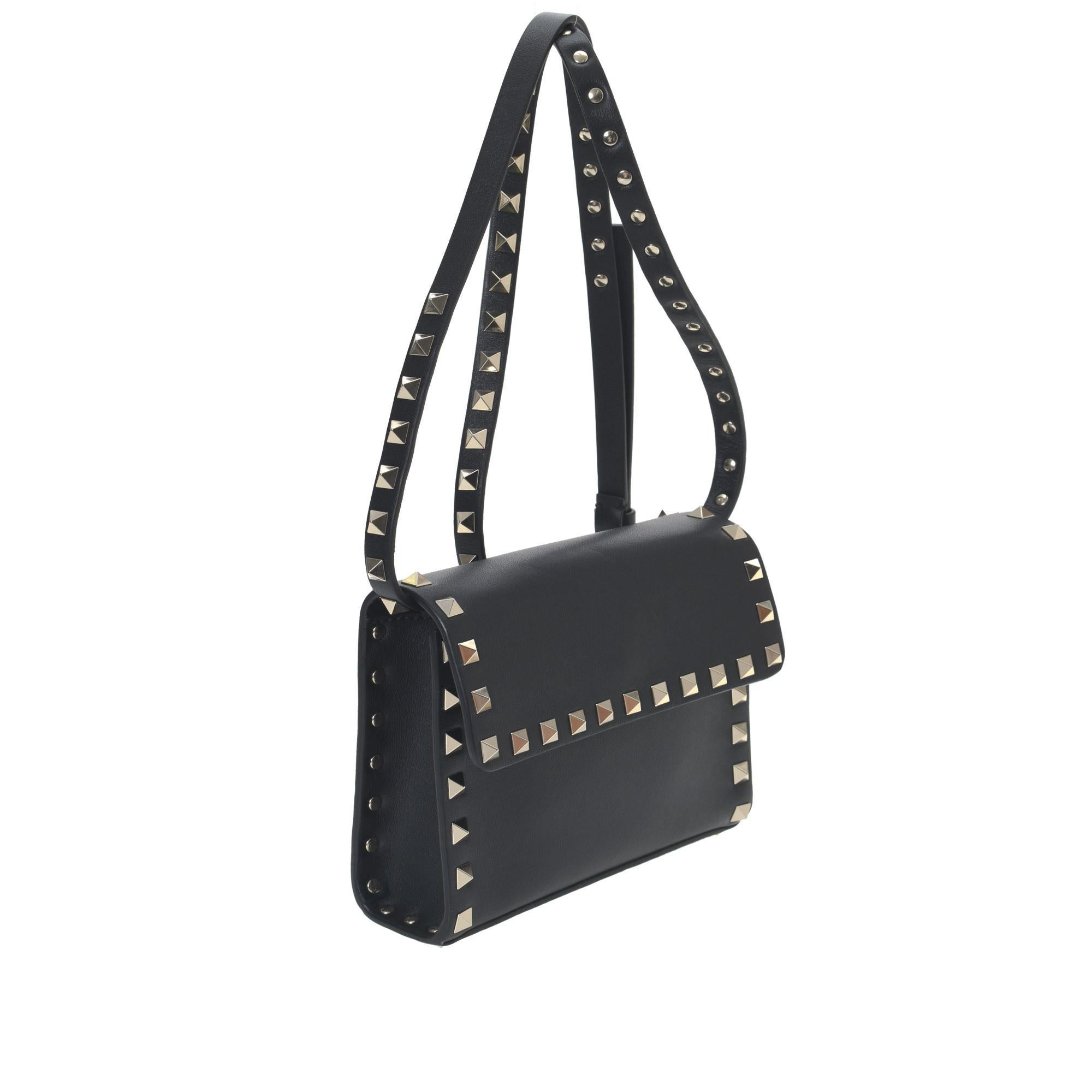 Iconic Valentino Rockstud Crossbody Bag in Black. Excellent Condition. Authenticated by LXRandCo.
