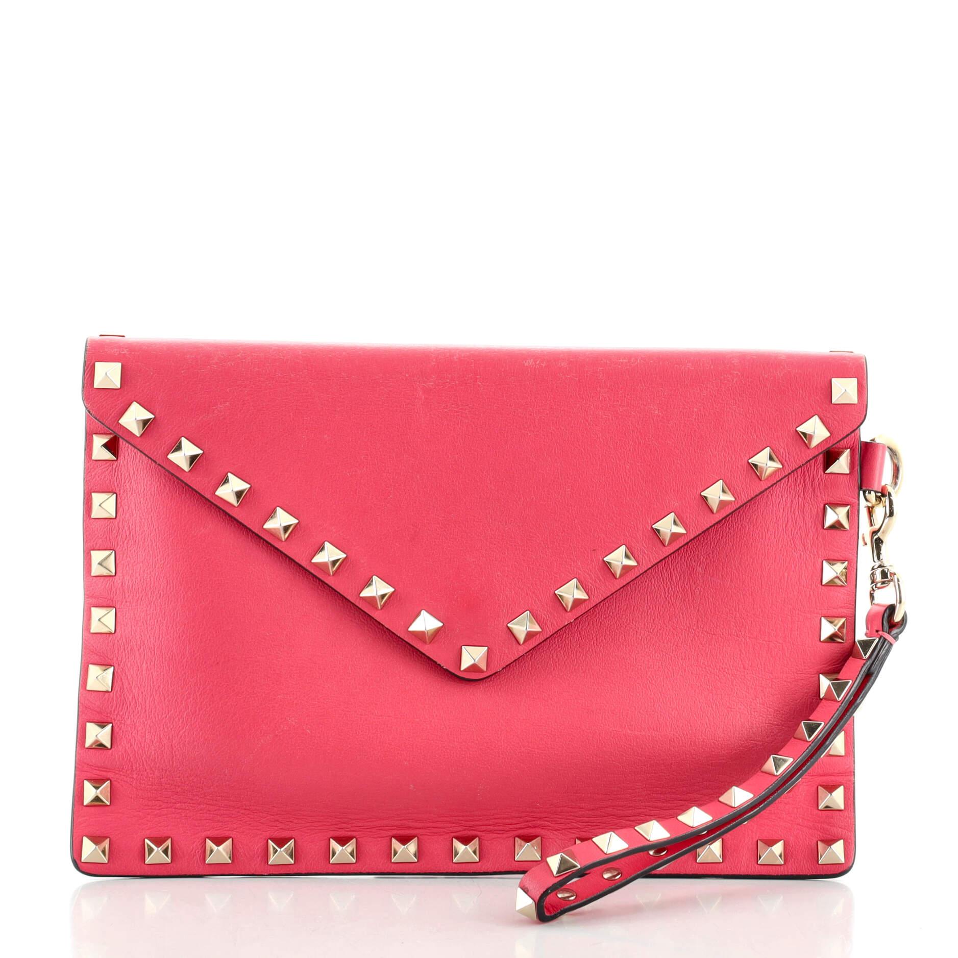 Condition: Fair. Fading on rear logo. Odor in interior. Creasing, moderate wear, scuffs and small marks on exterior and underneath flap, indentations on flap, cracking and splitting on strap and flap opening corner wax edges. Wear and stains in