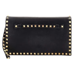 Valentino Rockstud Flap Clutch aus Leder