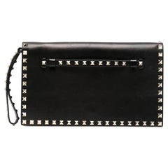 Valentino Rockstud Leder-Clutch mit Nieten