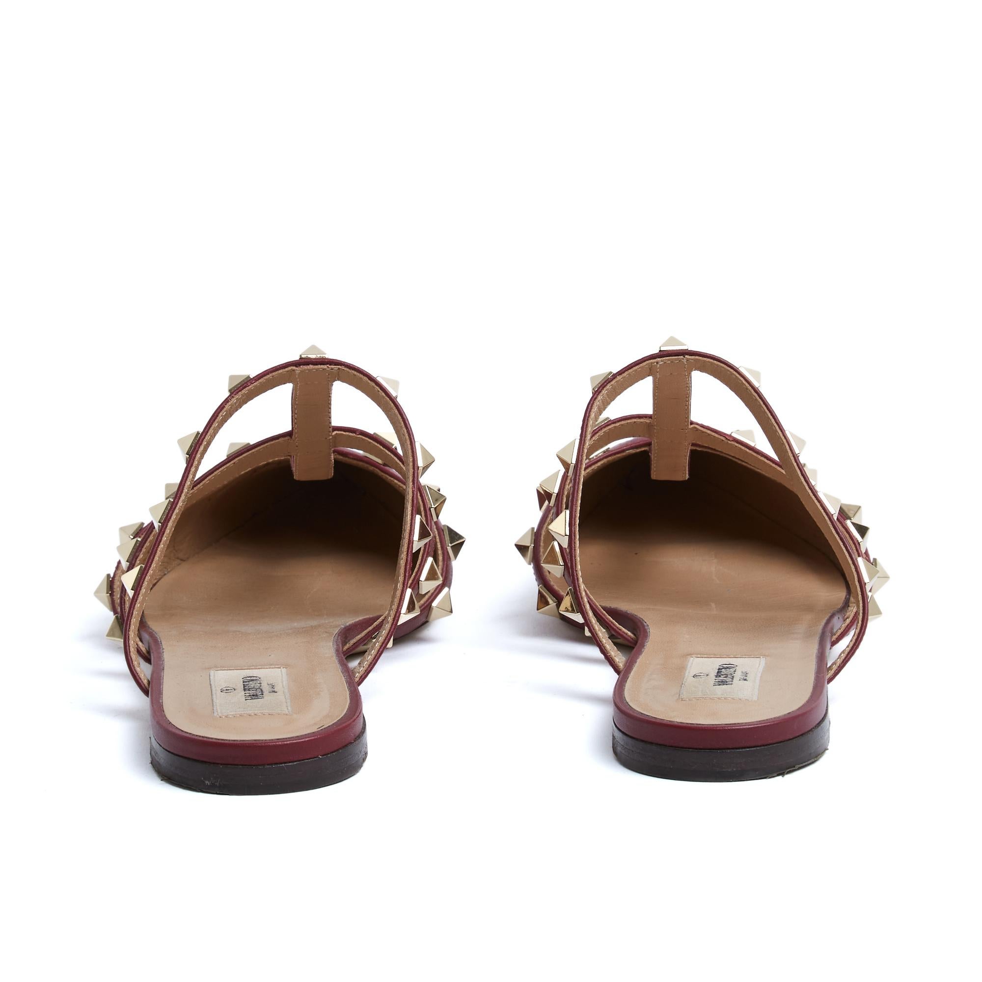 Valentino Rockstud Mules EU38.5 Dark Red Leather Flats Shoes UK5.5 US8 In Good Condition For Sale In PARIS, FR