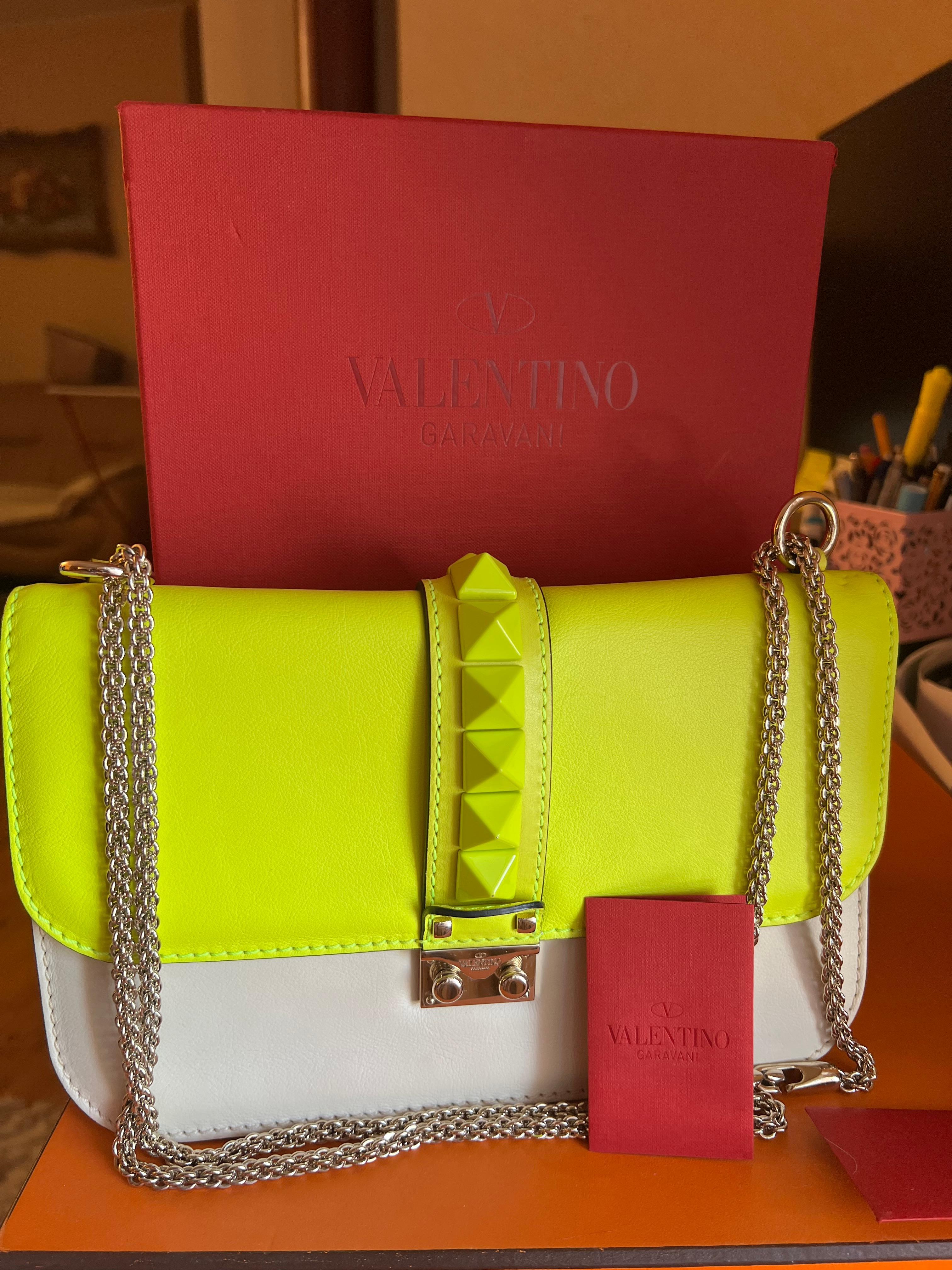 Bolso Valentino Rockstud Neon en venta 11