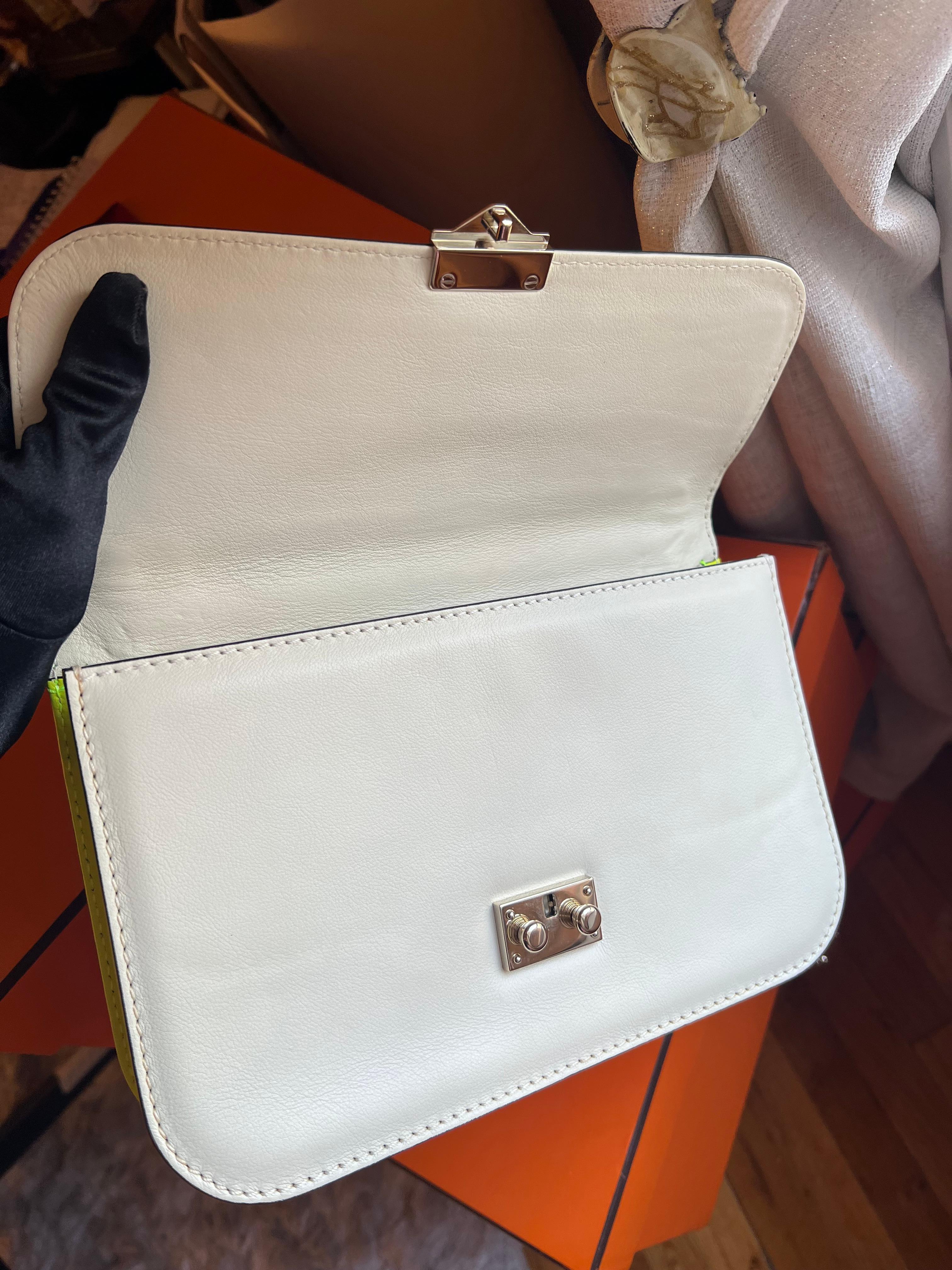 Bolso Valentino Rockstud Neon en venta 12