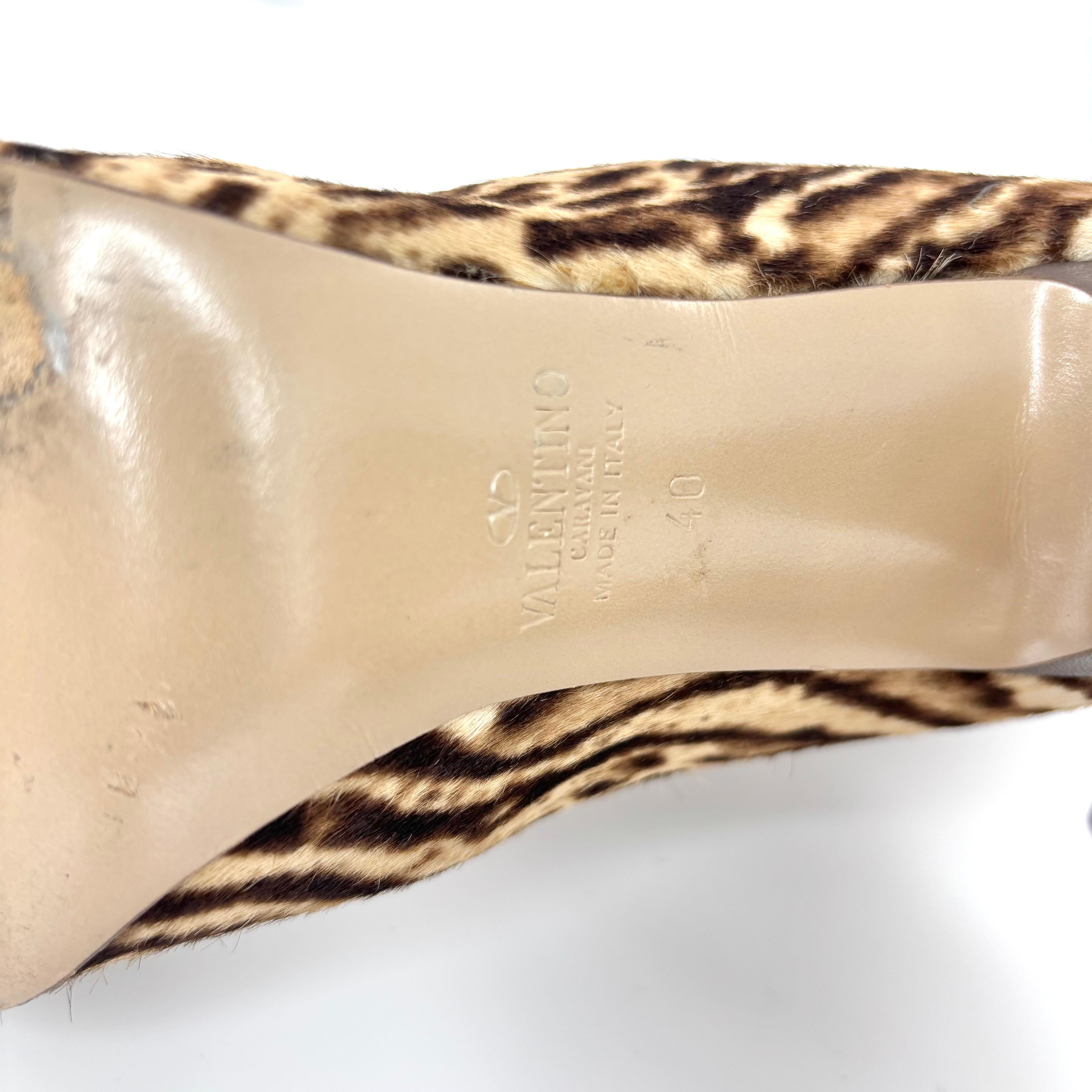 Valentino Rockstud Stivali a spillo sopra il ginocchio con stampa leopardo 40 in vendita 3