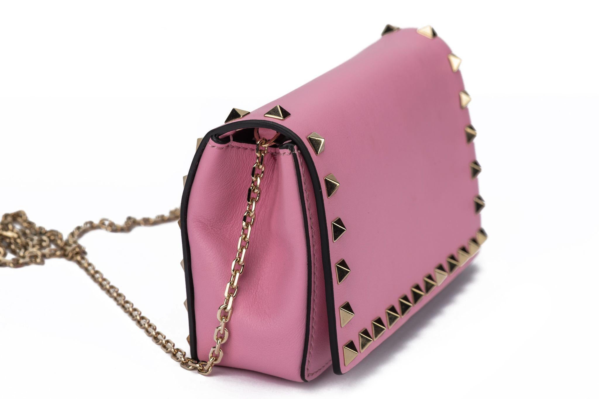 Valentino Rockstud Pink Crossbody Bag In New Condition For Sale In West Hollywood, CA