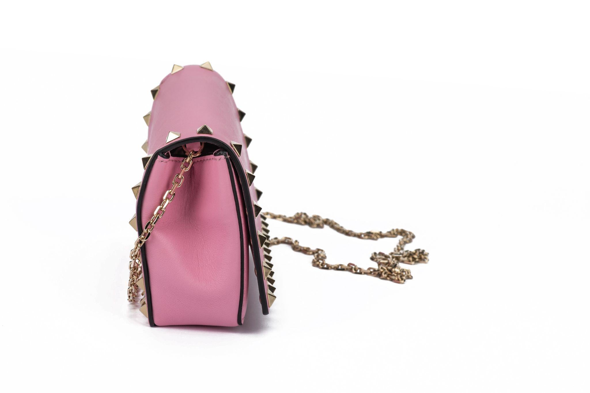 Valentino Rockstud Pink Crossbody Bag For Sale 2