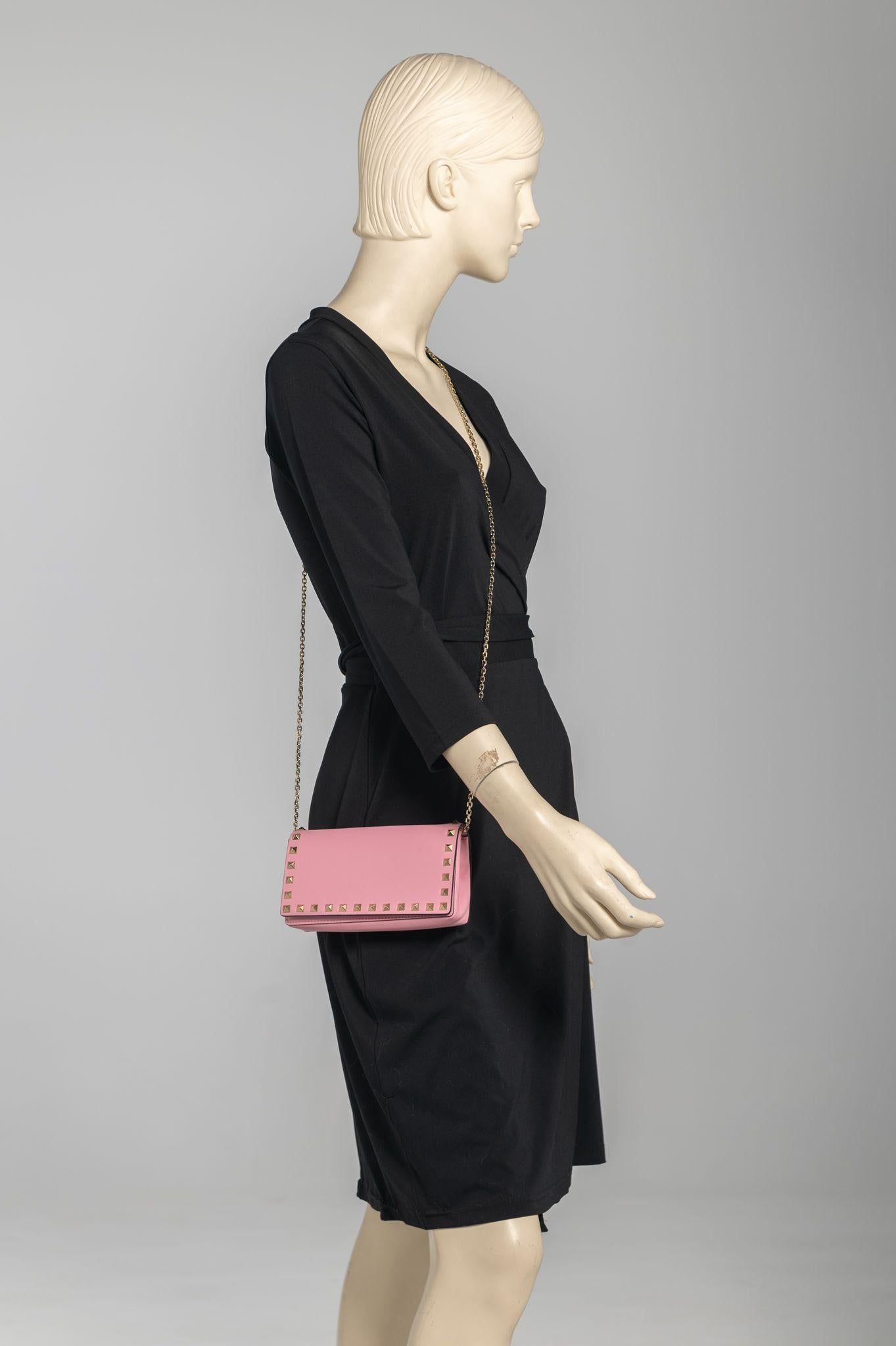 Valentino Rockstud Pink Crossbody Bag For Sale 3