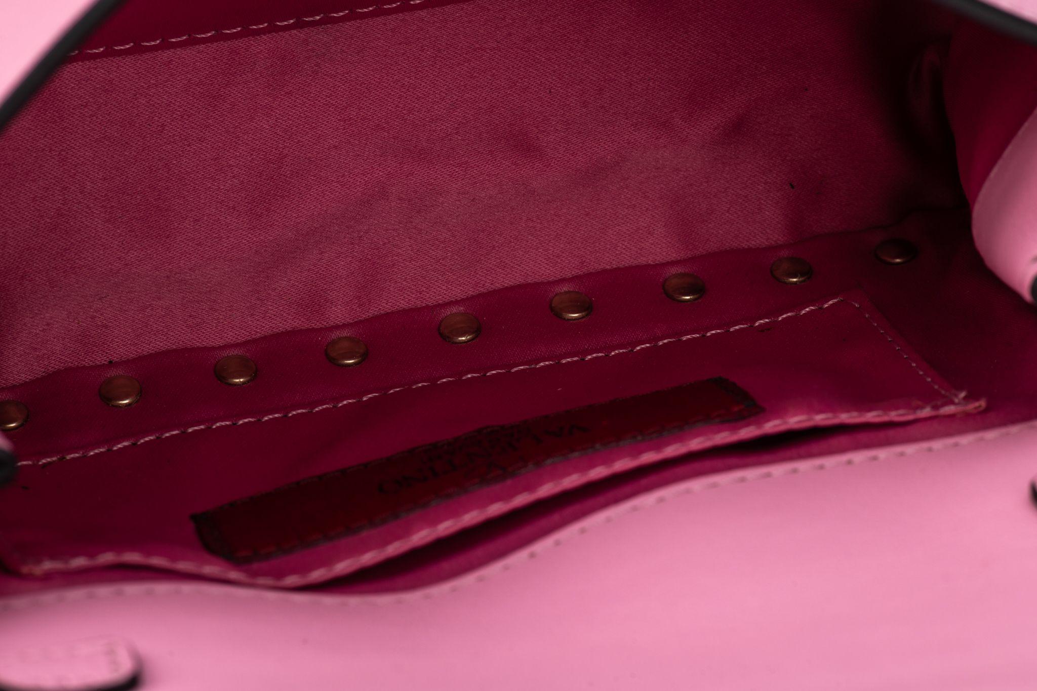 Valentino - Sac à bandoulière rose « Rockstud » en vente 4