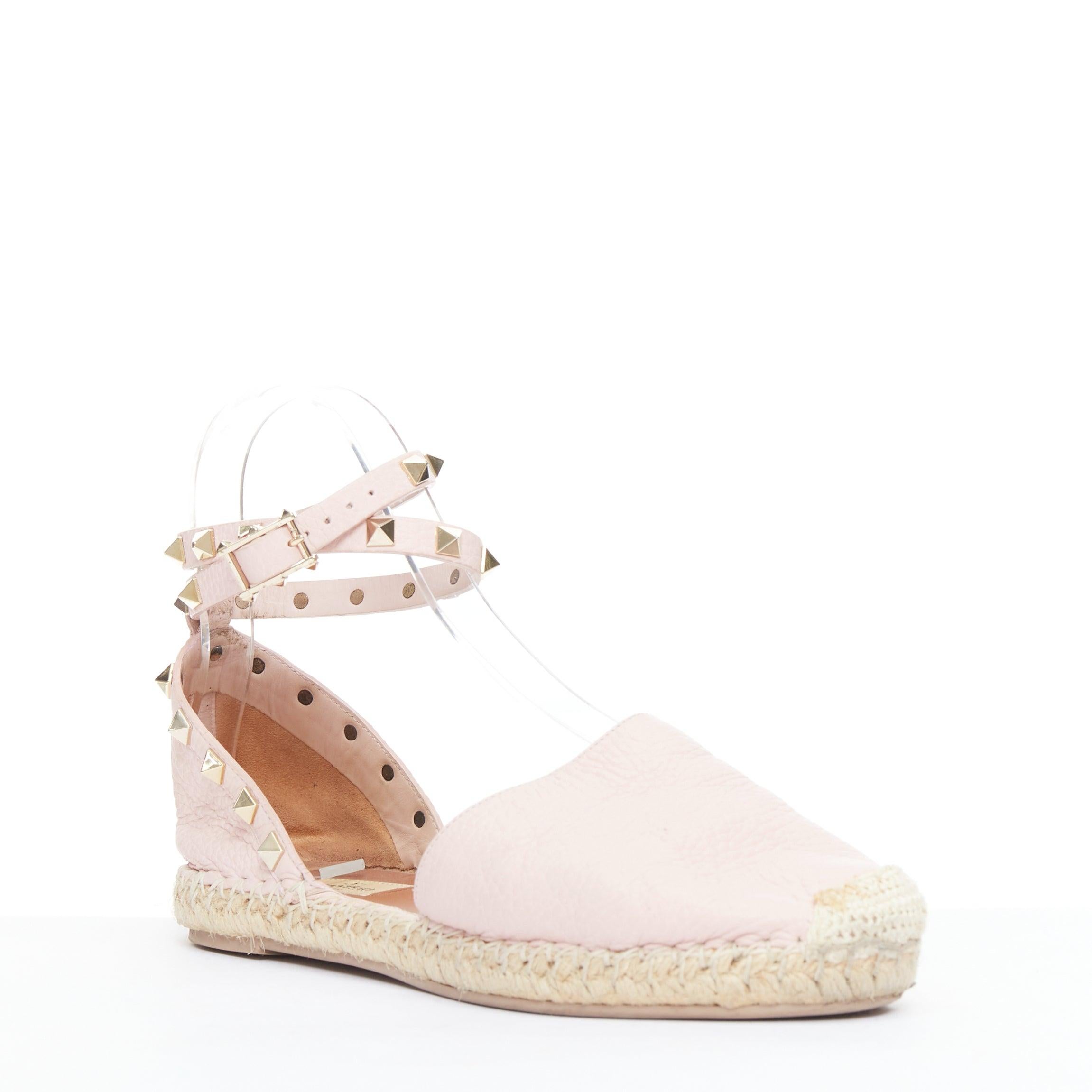 VALENTINO Rockstud pink leather gold studs espadrille sandals EU37
Reference: NKLL/A00467
Brand: Valentino
Designer: Pier Paolo Piccioli
Model: Rockstud
Material: Leather
Color: Pink, Beige
Pattern: Solid
Closure: Ankle Strap
Lining: Brown