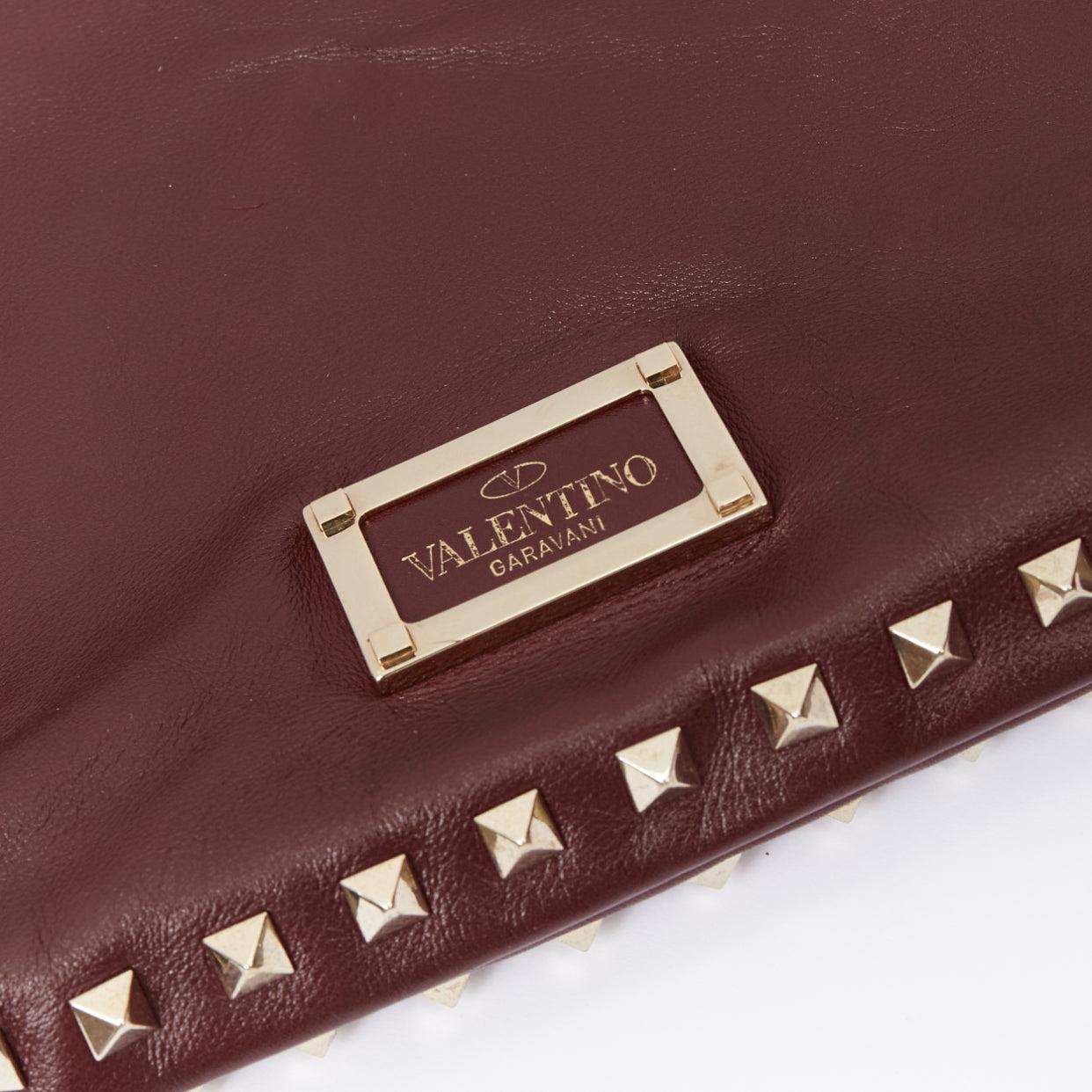 Women's VALENTINO Rockstud rose gold burgundy leather studded logo clutch For Sale