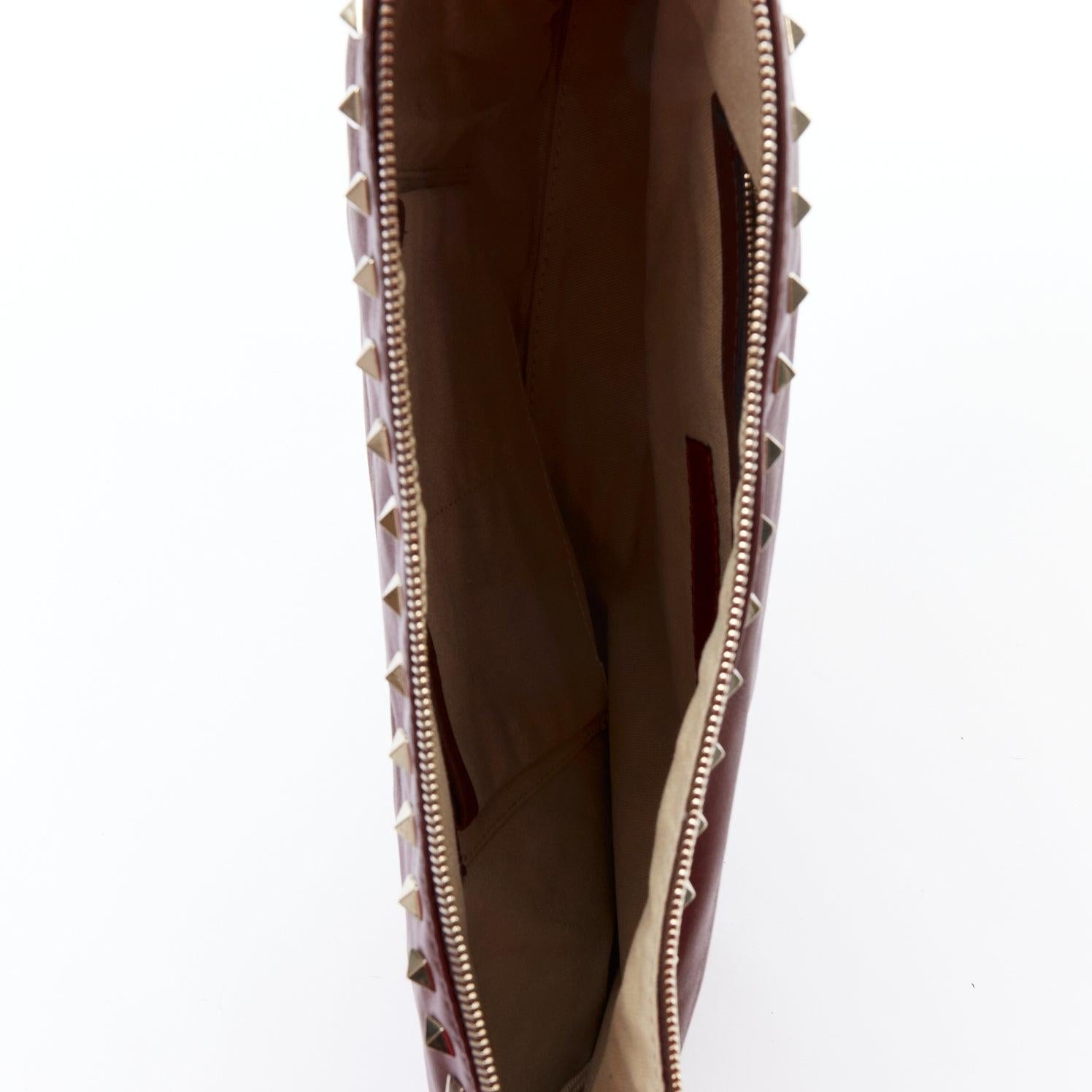 VALENTINO Rockstud rose gold burgundy leather studded logo clutch For Sale 2