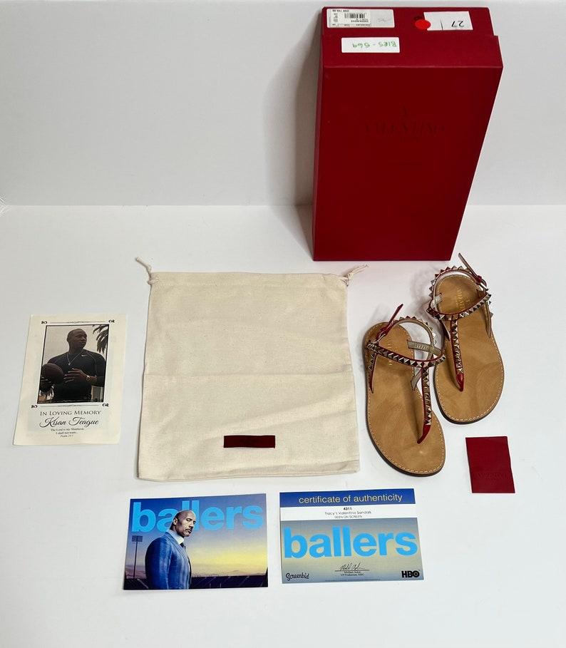 Valentino Sandalen mit Nieten getragen von Arielle Kebbel, Tracy in HBO's Ballers (21. Jahrhundert und zeitgenössisch) im Angebot