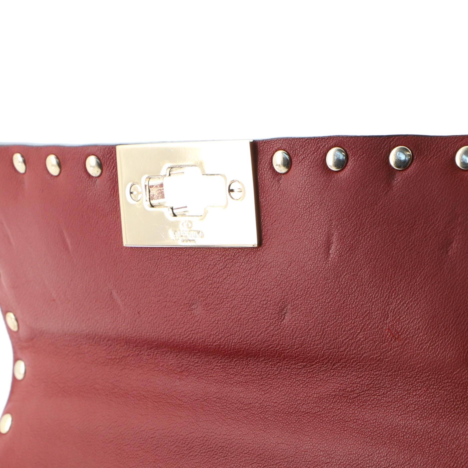 Valentino Rockstud Spike Klappentasche aus gestepptem Lack Klein 1