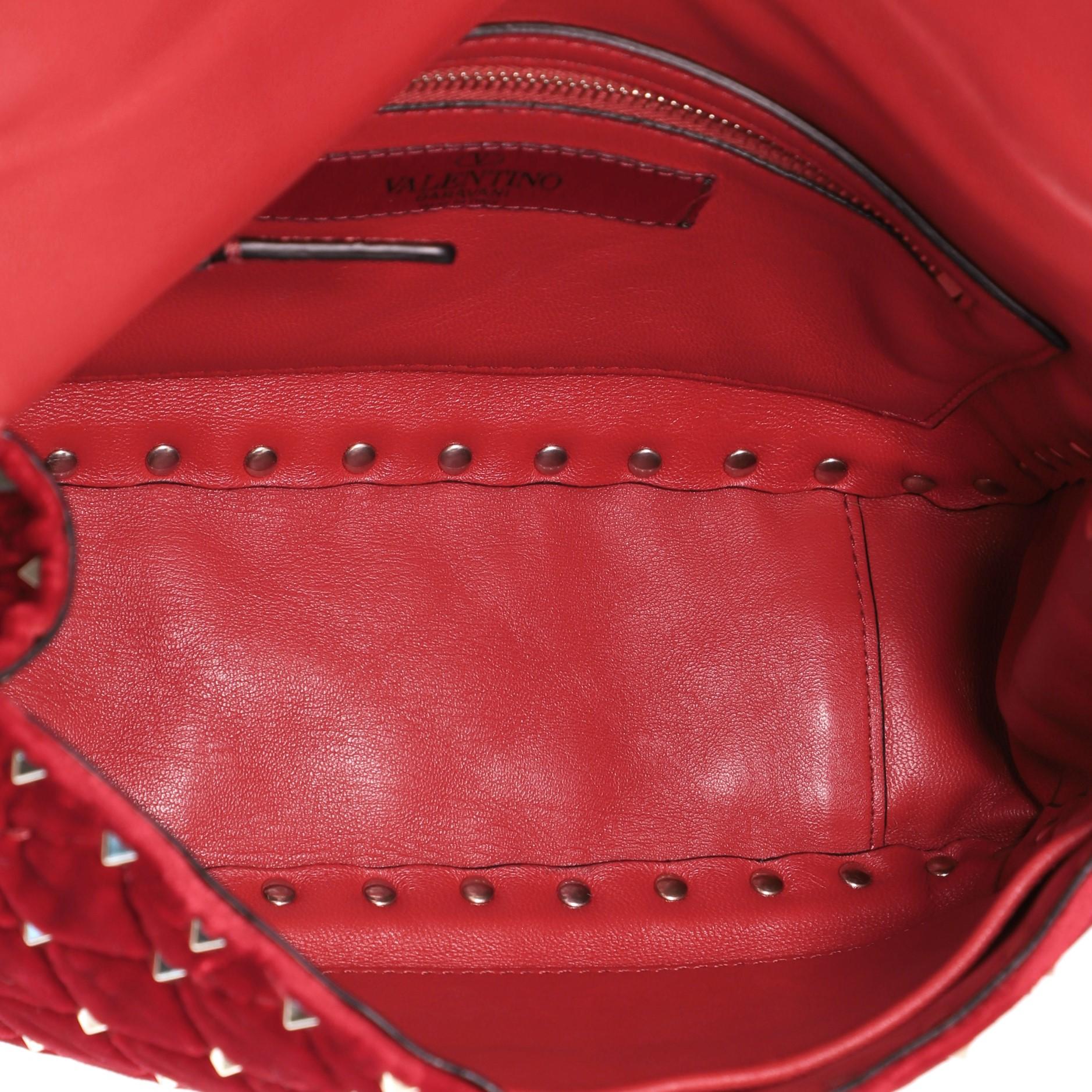 Valentino Rockstud Spike Klappentasche aus gestepptem Samt Medium 1