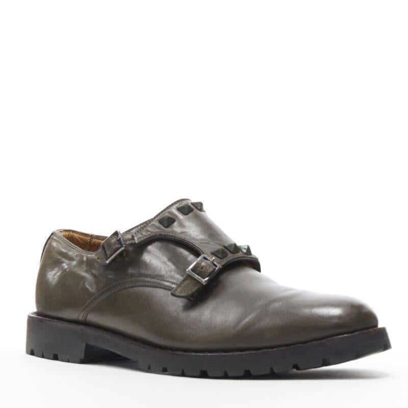 VALENTINO - Mocassins à crampons Rockstud avec double boucle et boucle moine - EU42
Référence : TGAS/A05772
Marque : Valentino
Designer : Pier Paolo Piccioli
Modèle : Chaussure de moine
MATERIAL : Cuir
Couleur : Vert
Motif : Solide
Fermeture :