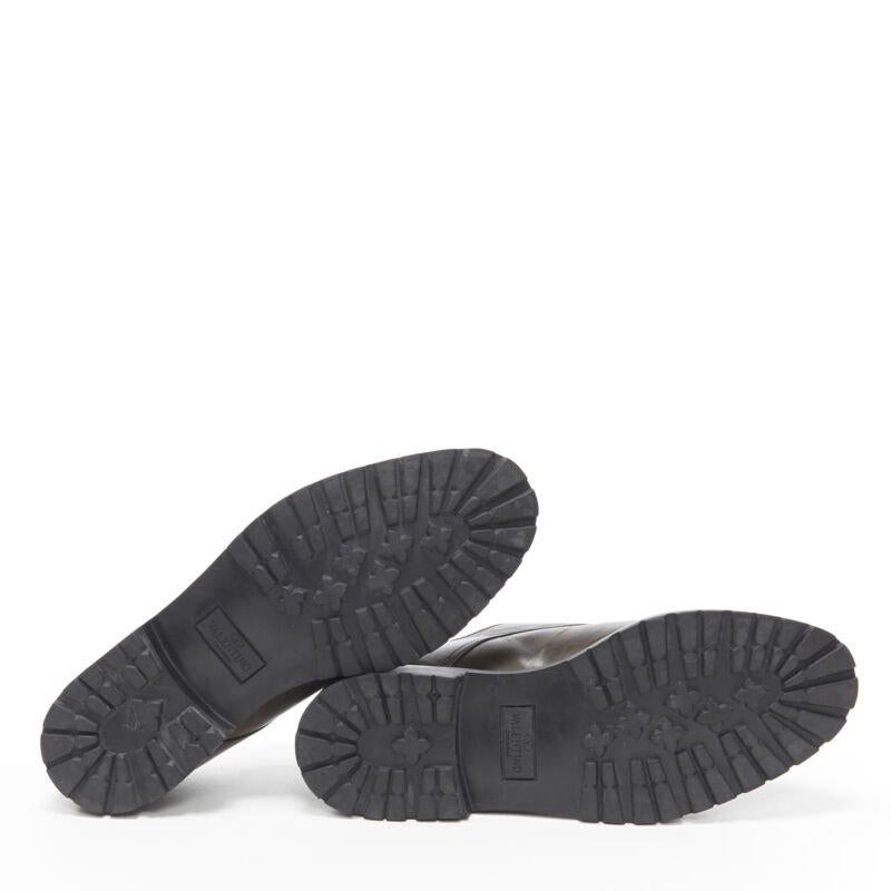VALENTINO - Mocassins à crampons Rockstud avec double boucle et boucle moine - EU42 en vente 2