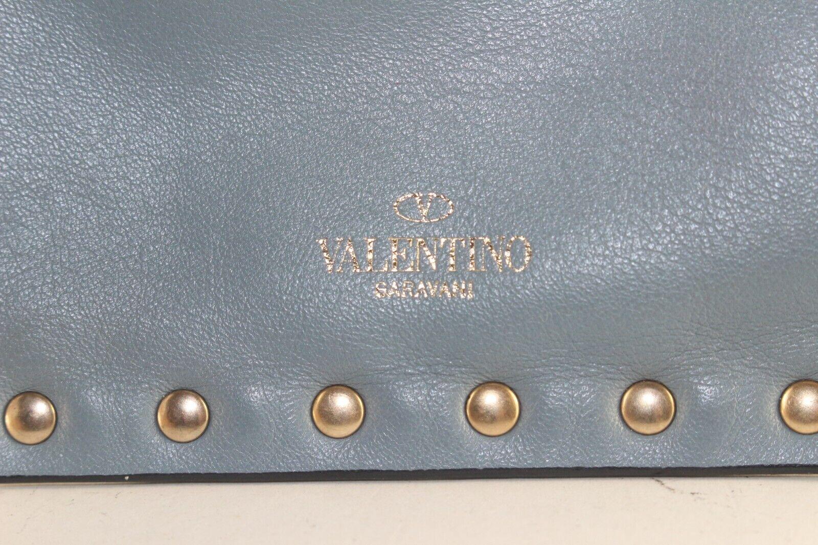Valentino Rockstud Pochette à fermeture éclair en cuir rouge 1VAL726K en vente 1