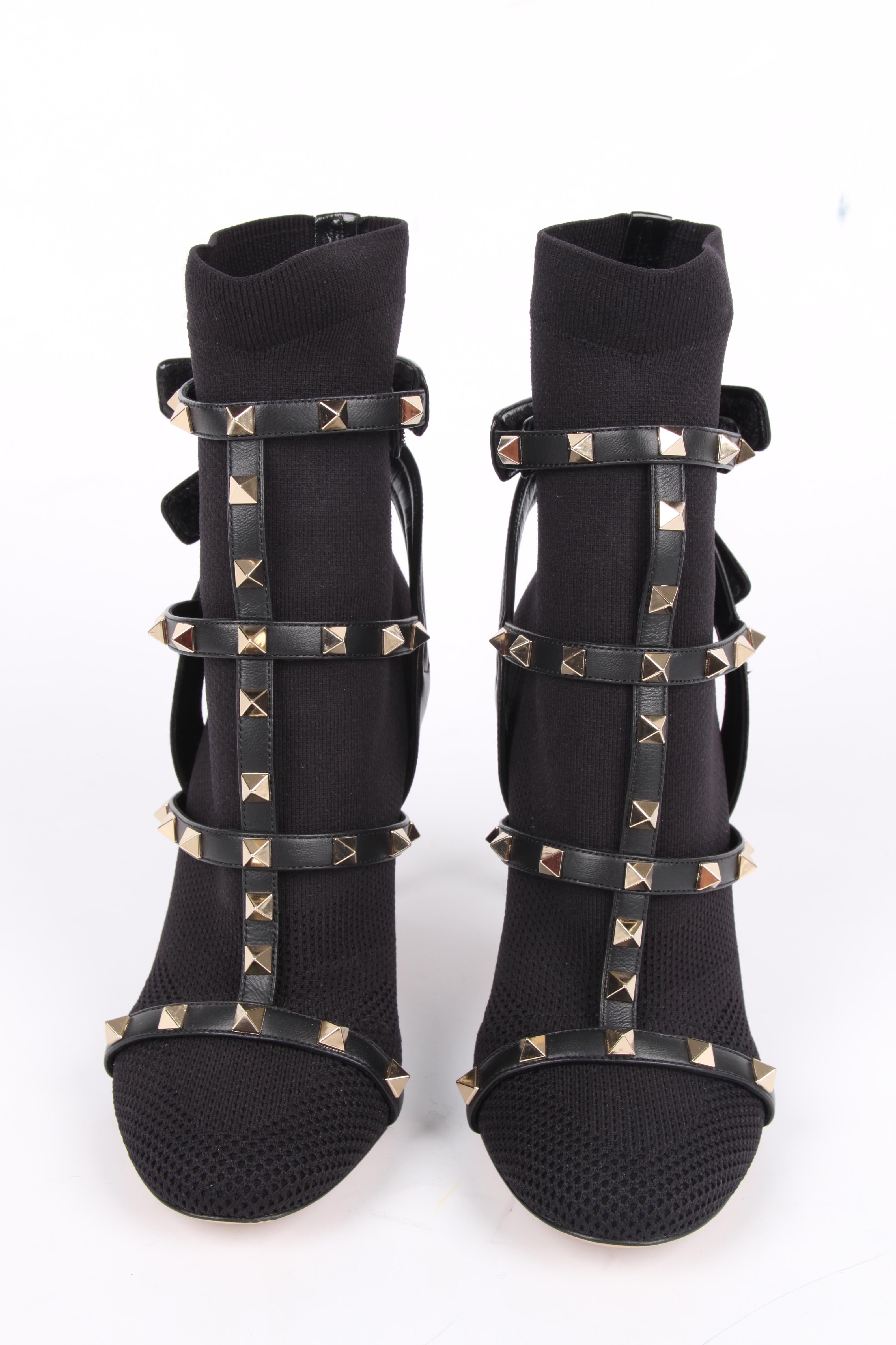 Wowww!! Stunning Valentino Rockstuds booties, we like!

Crafted from stretch-knit material, a round toe and a straight heel that measures 10,5 centimeters. Velcro closure straps around the ankle. The bootie is decorated with leather straps