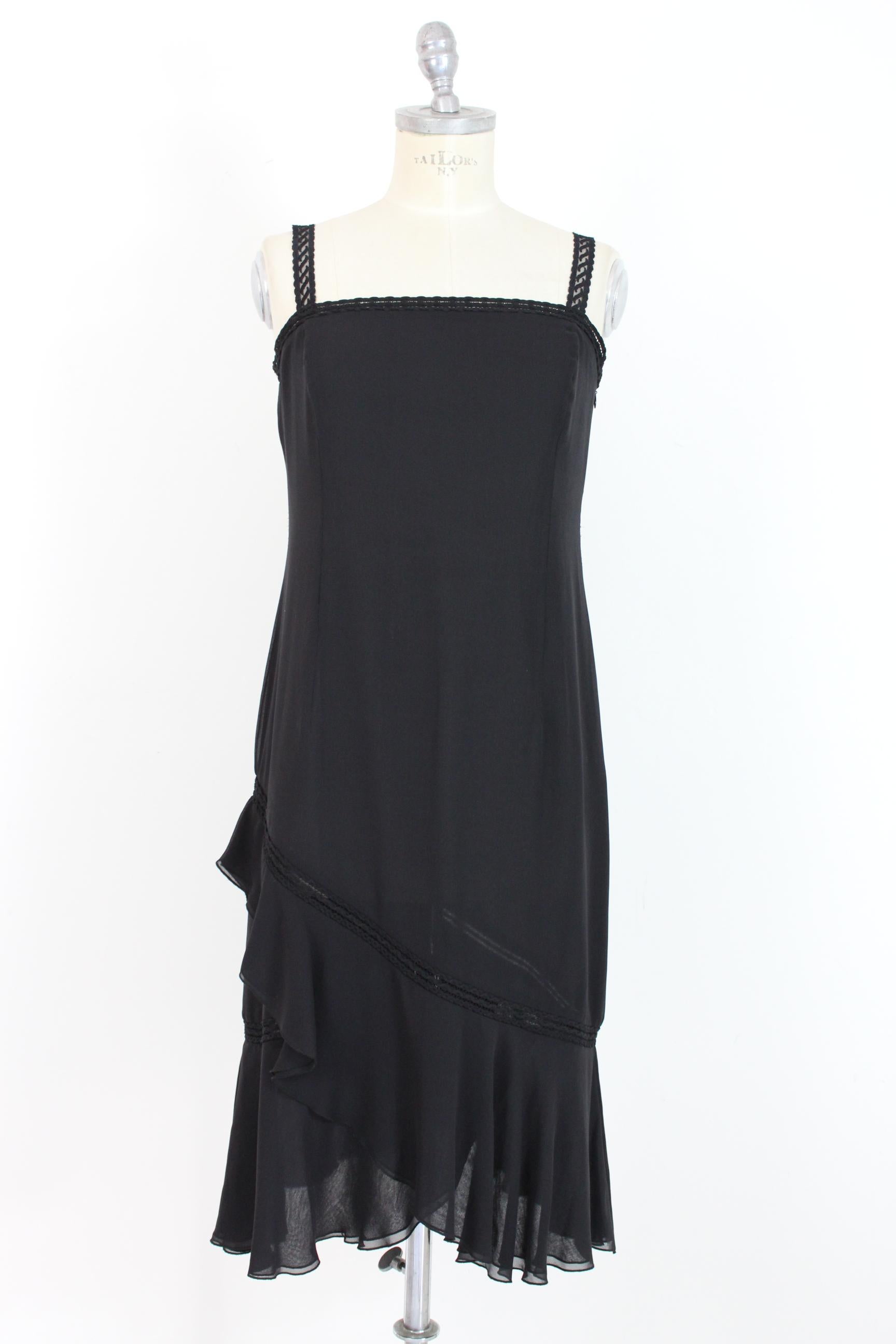 Valentino Roma evening 90s vintage women's dress. Long transparent dress, 100% silk, black color. Embroideries on the bodice and shoulder straps, flounces on the length. Side zip closure. Made in Italy. Excellent vintage conditions.

Size: 44 It 10