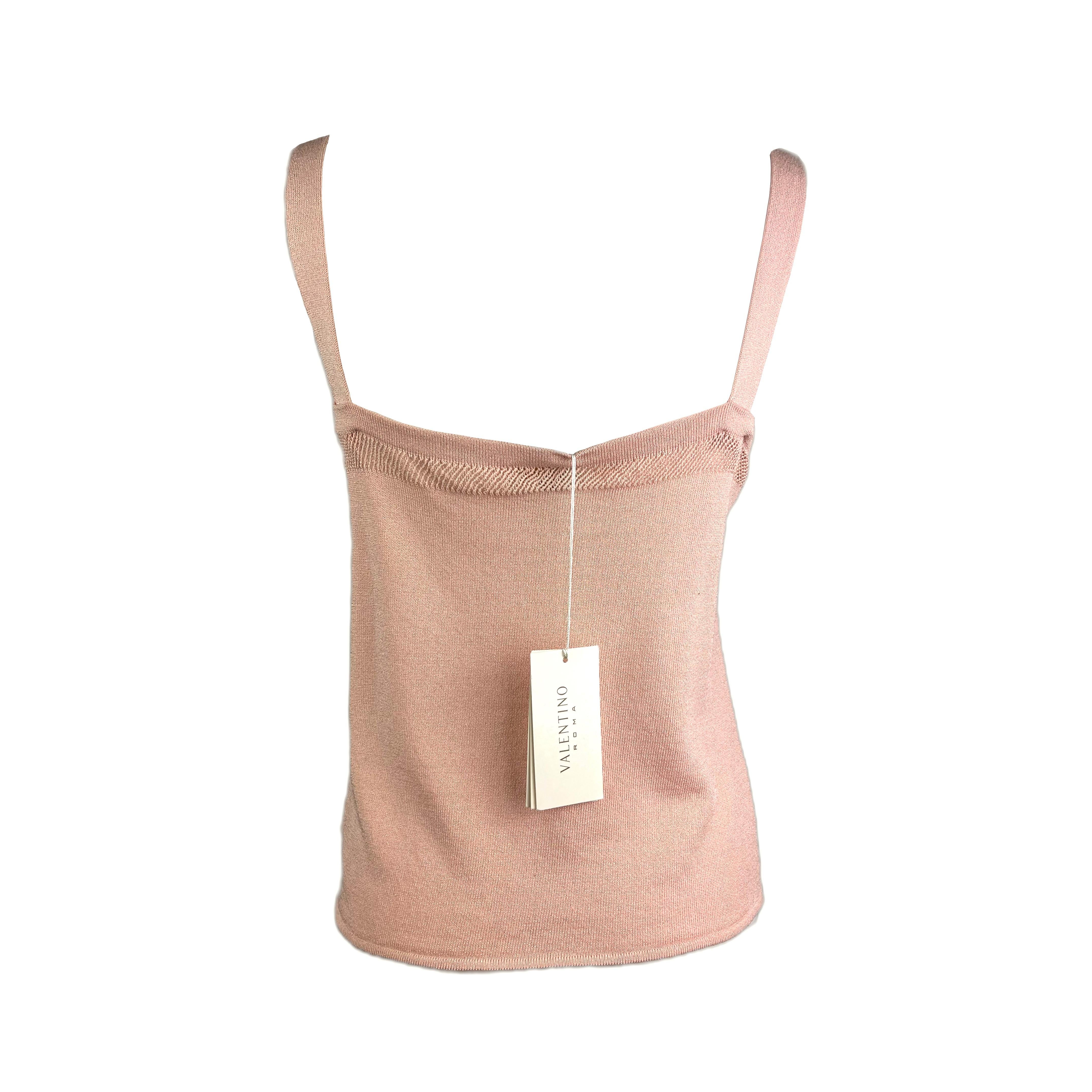A knitted original tank top still new and unworn, still with its original price tag carrying a 280€ indication. The pink colour is very trendy these days and it belongs to a recent collection designed by Pierpaolo Piccioli. It features a decoration