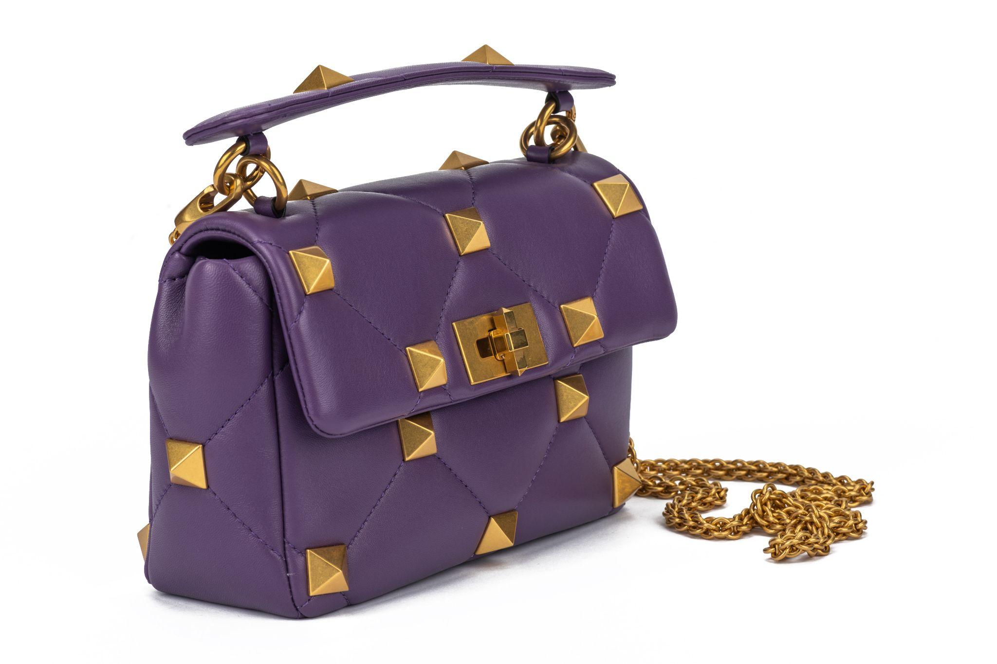 Valentino Roman Stud Collection Lavender In New Condition For Sale In West Hollywood, CA