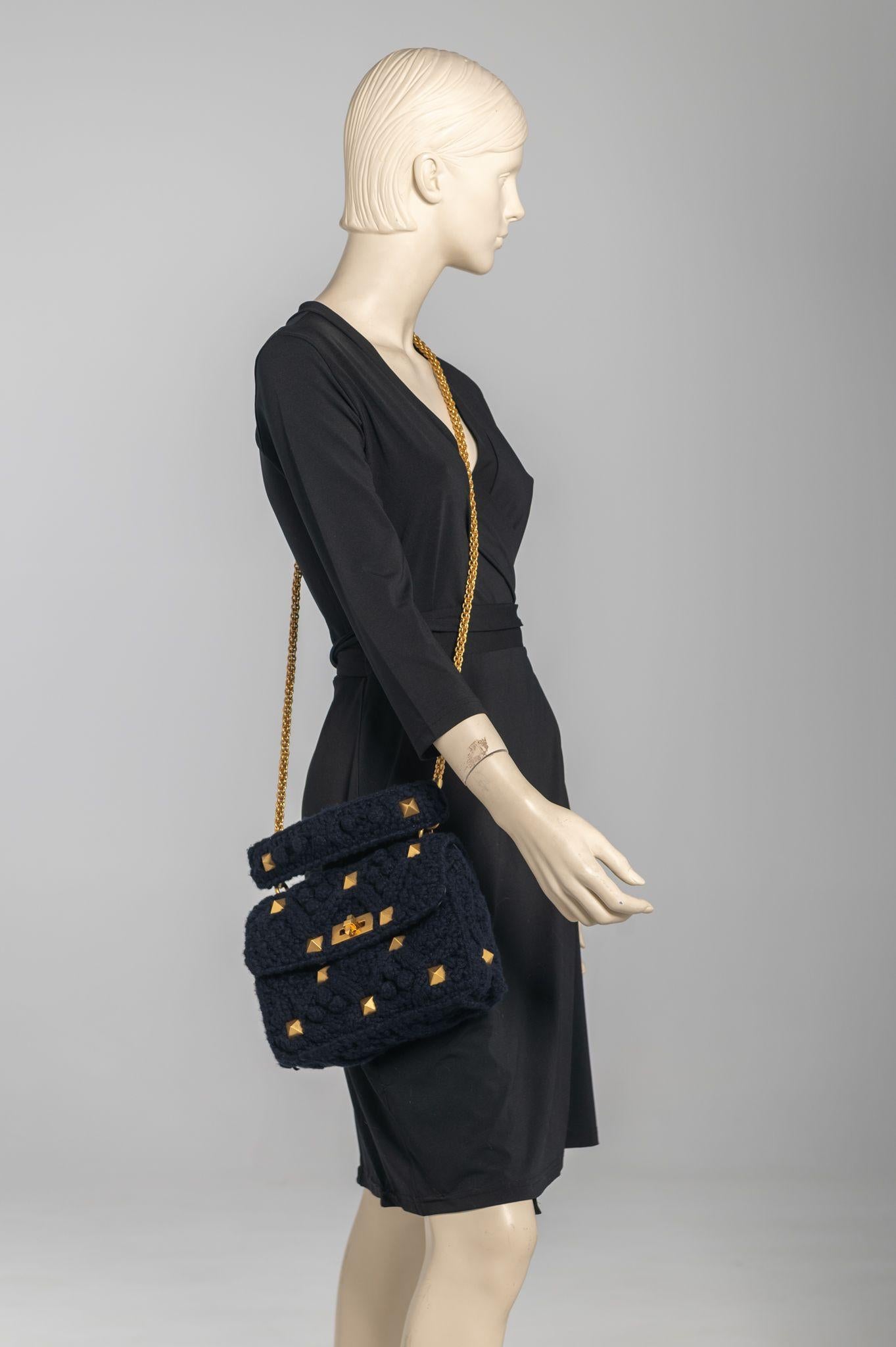Bolso de punto con tachuelas Valentino Roman Nuevo en venta 1