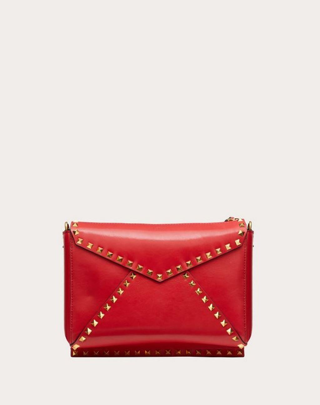 The Hype bag by Valentino has a modern design. This one here is crafted from smooth leather and designed with clean Rockstud trims, a shoulder strap, and a flip-lock on the flap. The interior is spacious enough to assist you on all