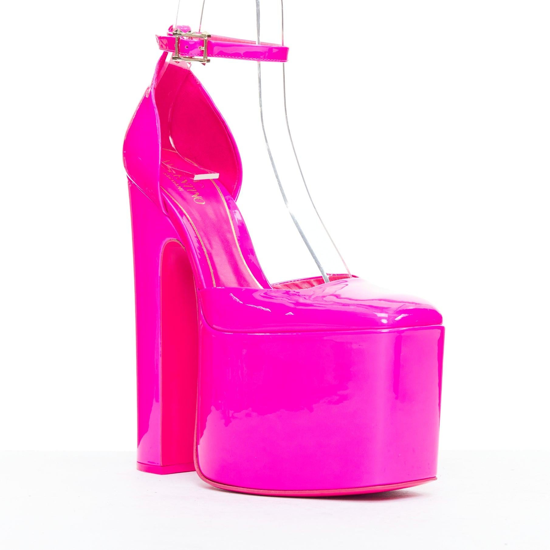 VALENTINO Runway Discobox 180 hot pink patent platform ankle strap heels EU37.5
Reference: LNKO/A02433
Brand: Valentino
Designer: Pier Paolo Piccioli
Model: Discobox 180
Collection: 2022 - Runway
Material: Patent Leather
Color: Neon Pink
Pattern: