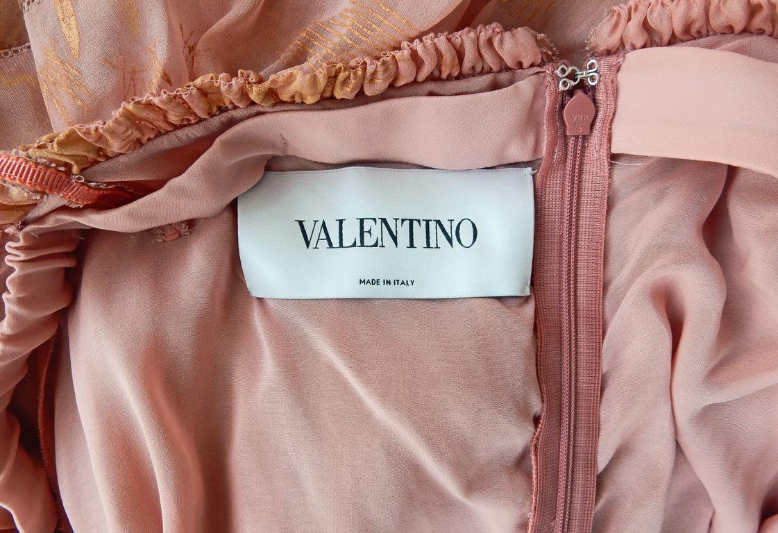 Valentino Rnwy „Pretty in Pink“ Romantisches schulterfreies Seidenkleid   im Angebot 6
