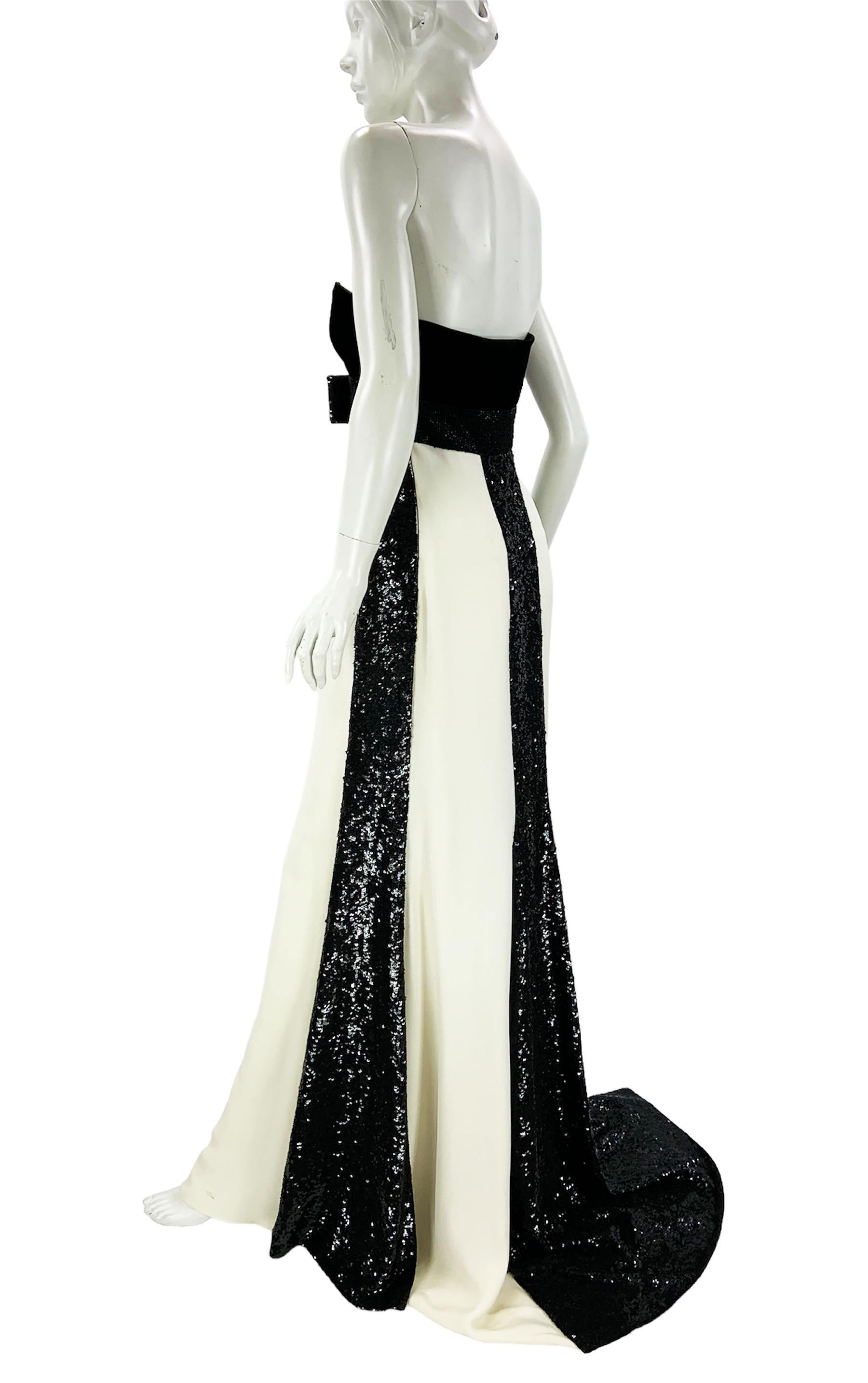 Women's Valentino Runway Red Carpet Black White Bow Accent Embellished Dress Gown US 8