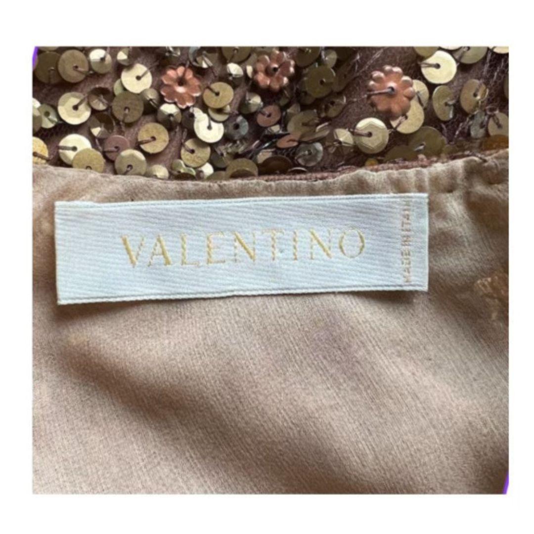 Valentino Runway Vintage Gold Sequin Evening Gown Fall/Winter 2002 Taille 8 Pour femmes en vente