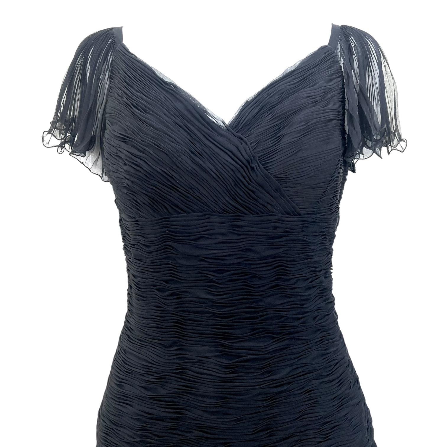 Nero Valentino P/E 1990 - Vestito in chiffon di seta nero con increspature e volant in vendita