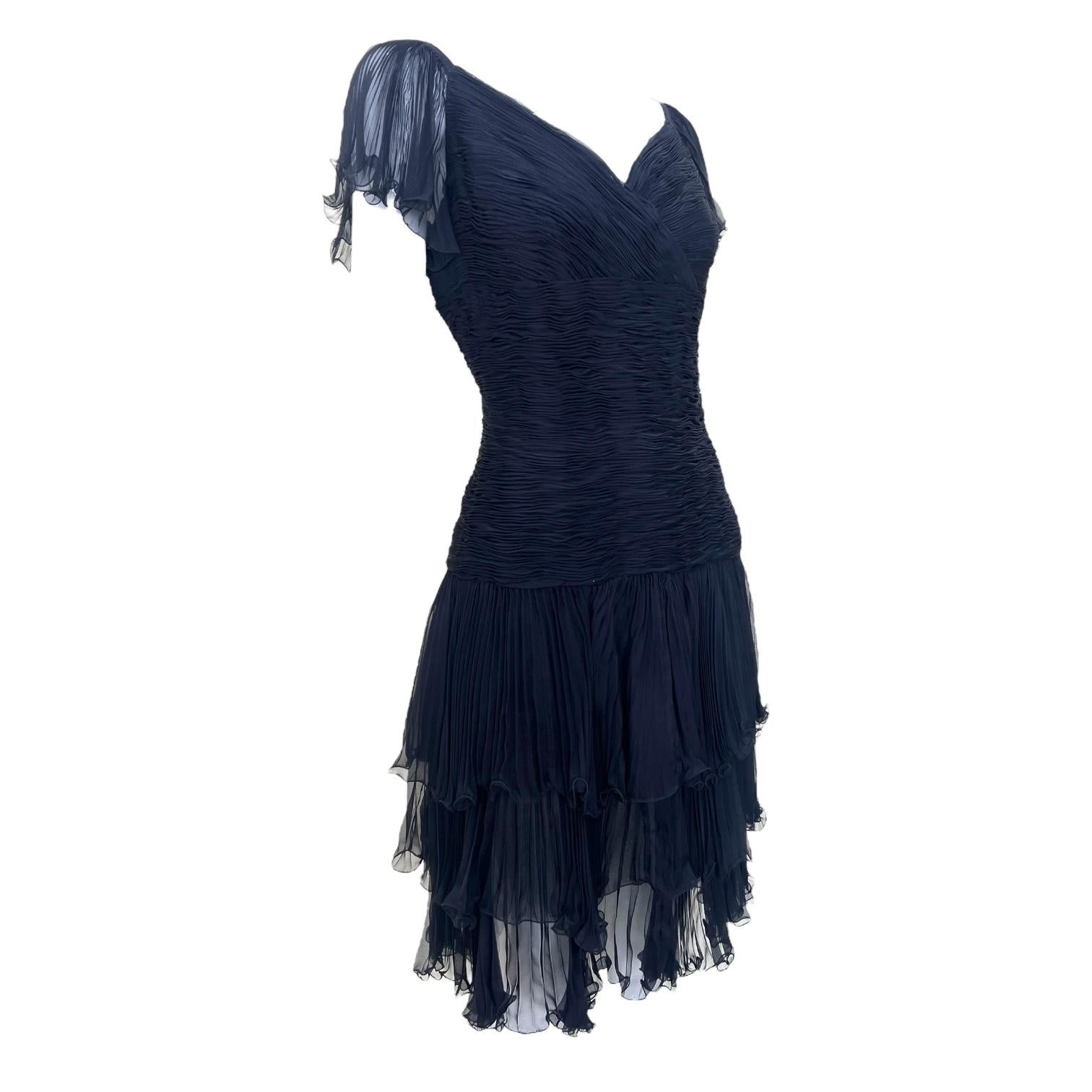 Valentino P/E 1990 - Vestito in chiffon di seta nero con increspature e volant In condizioni buone in vendita a Los Angeles, CA